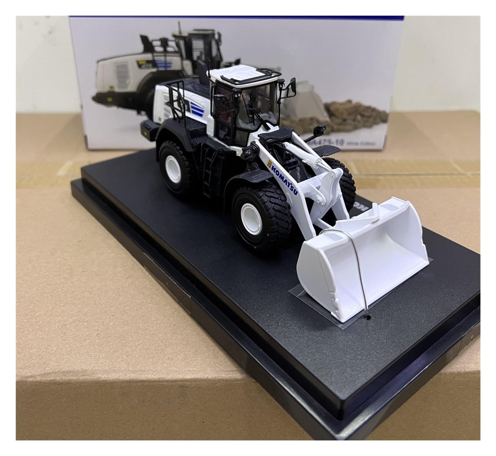 Auto Classica In Lega 1:50 Per Komatsu WA475-10 Pala Gommata In Lega Per Adulti Collezione Modello Veicolo Di Ingegneria Bianco Decorativi Da Collezione