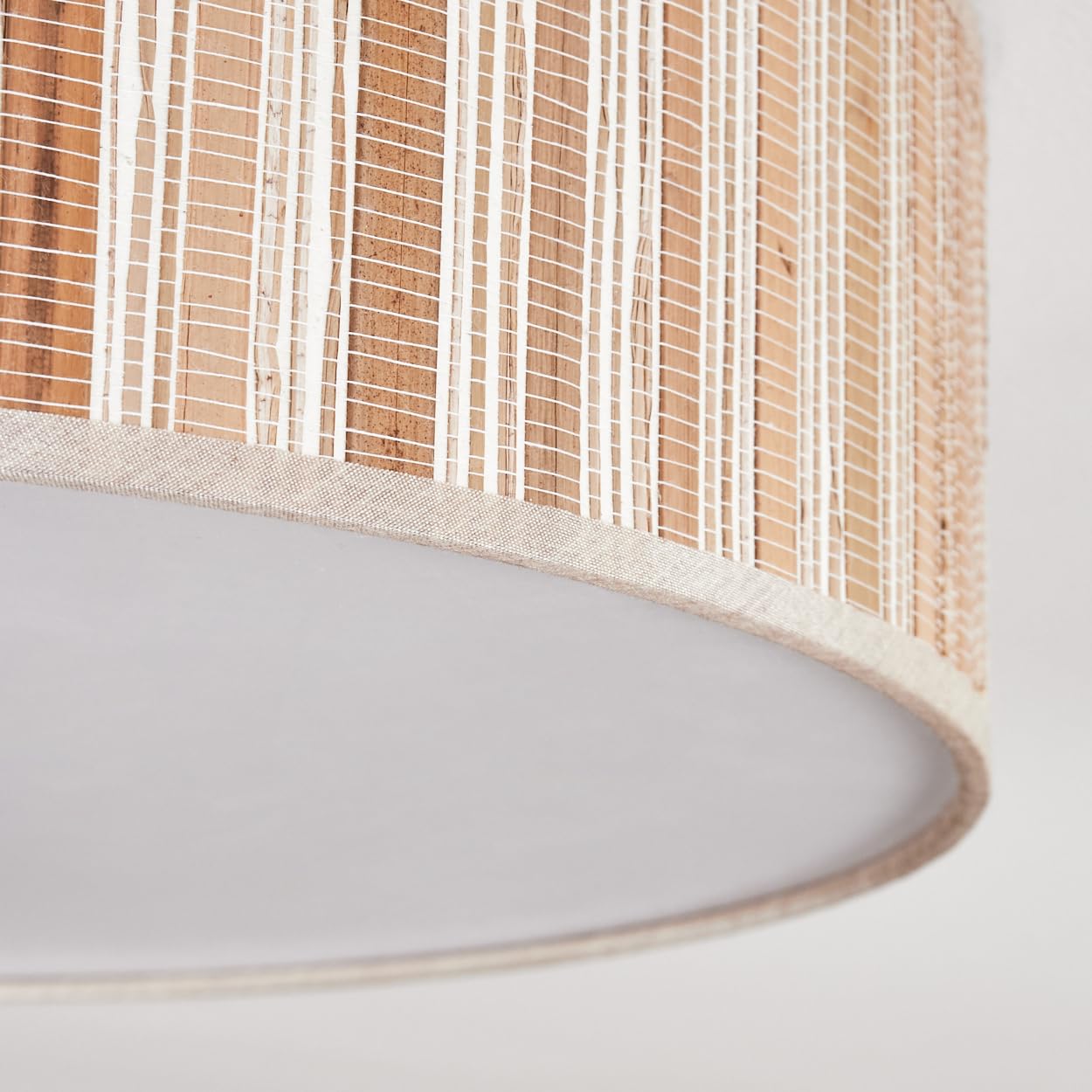 HOFSTEIN Deckenleuchte Antillo, Deckenlampe aus Metall/Binsenstroh/Kunststoff in Weiß/Natur/Braun, runde Leuchte im modernen Boho-Design (Ø 40 cm), E27, Esszimmer, Wohnzimmer, Schlafzimmer, Küche