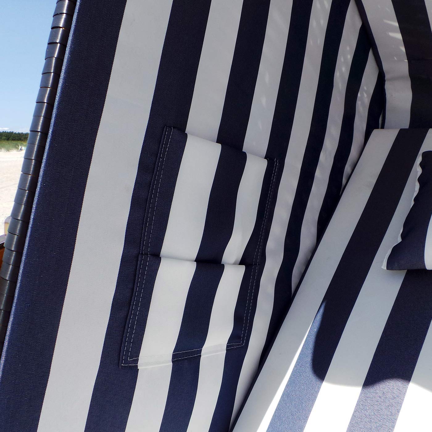Swing & Harmonie LED - Strandkorb XXL - 118cm inkl. Abdeckcover Luxus Volllieger mit Solarmodul Ostsee Sonneninsel Rattan Möbel Polyrattan (grau/weiß - nadelstreifen)