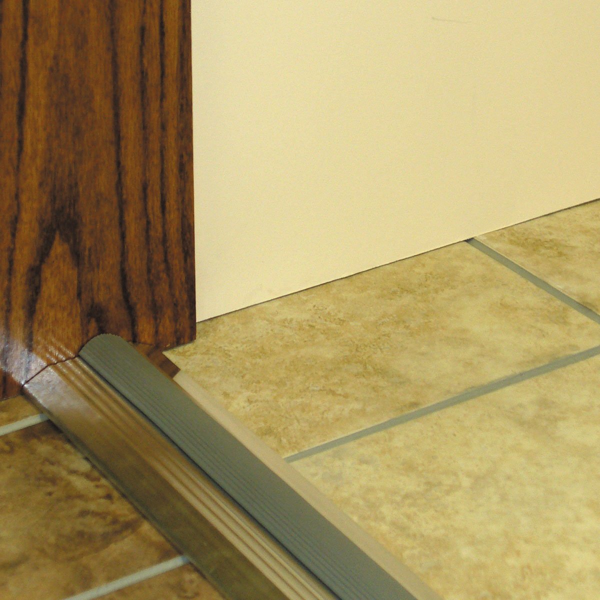 M-D Building Products 8102 3-3/4-by-3/4-by-36-Inch Deluxe Low Threshold with Vinyl Seal, Aluminum