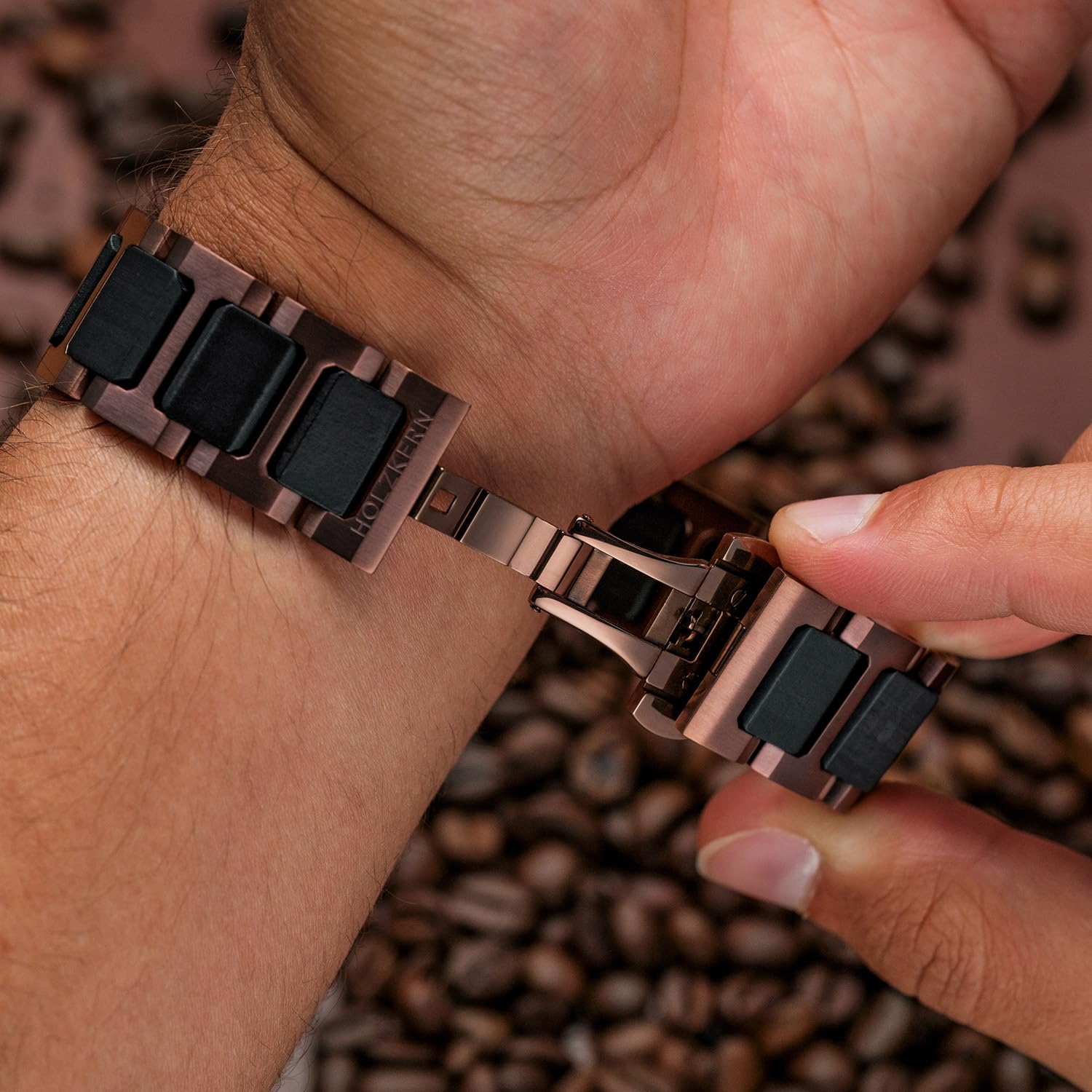 HOLZKERN Armbanduhr Quarz Espressino Kaffee/Ahorn 9010631022532 | Unisex-Uhr für Frauen und Männer Edelstahl/Holz
