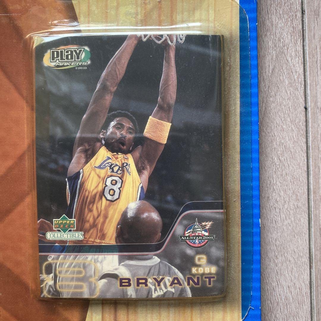 NBAコービーブライアント　フィギュア、カード付き Amazon.co.jp: NBAコービーブライアント フィギュア、カード