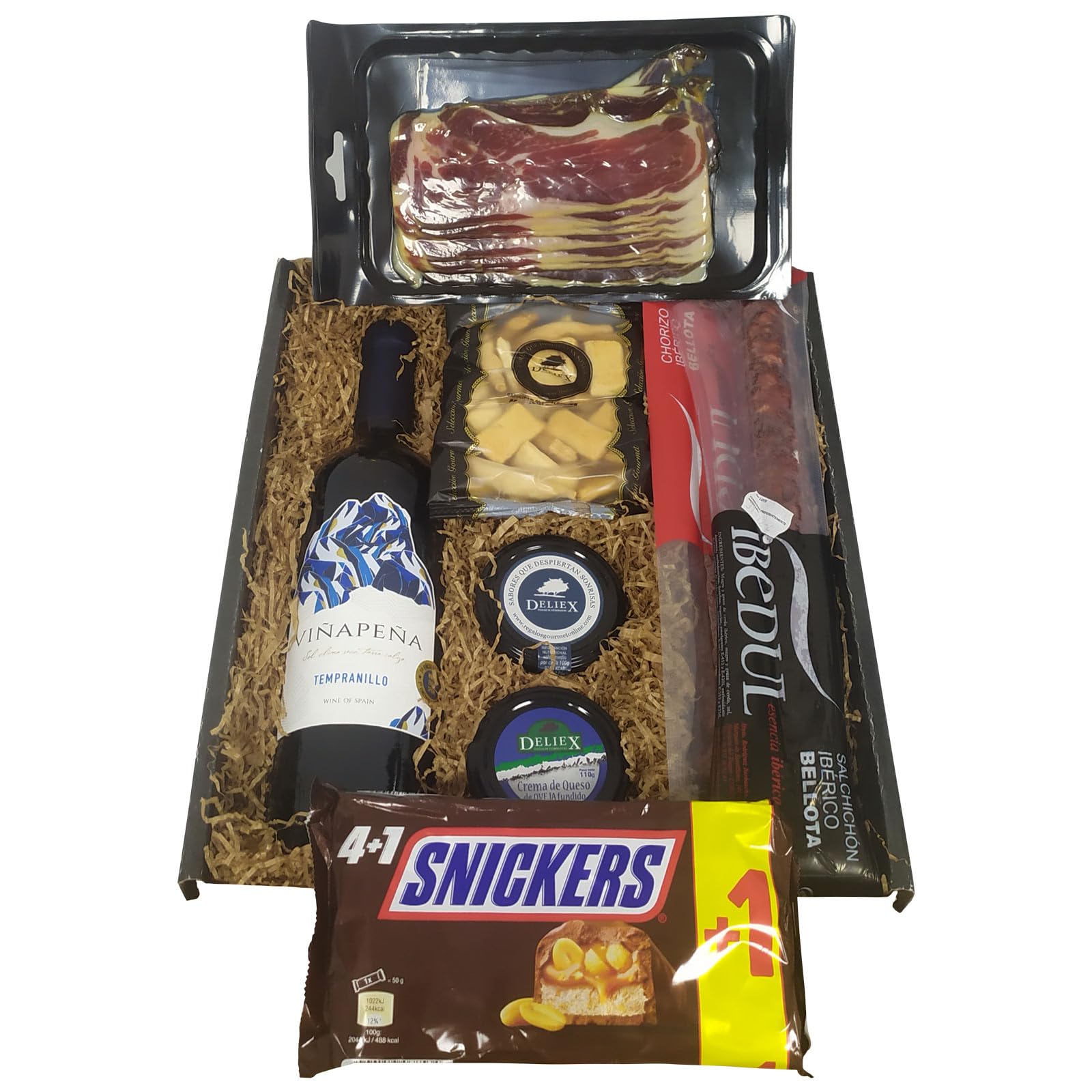Deliex delicias de Extremadura. Cesta para regalo gourmet con vino, paleta, ibéricos, crema de queso, chocolatinas snikers, lote delicatessen para regalar