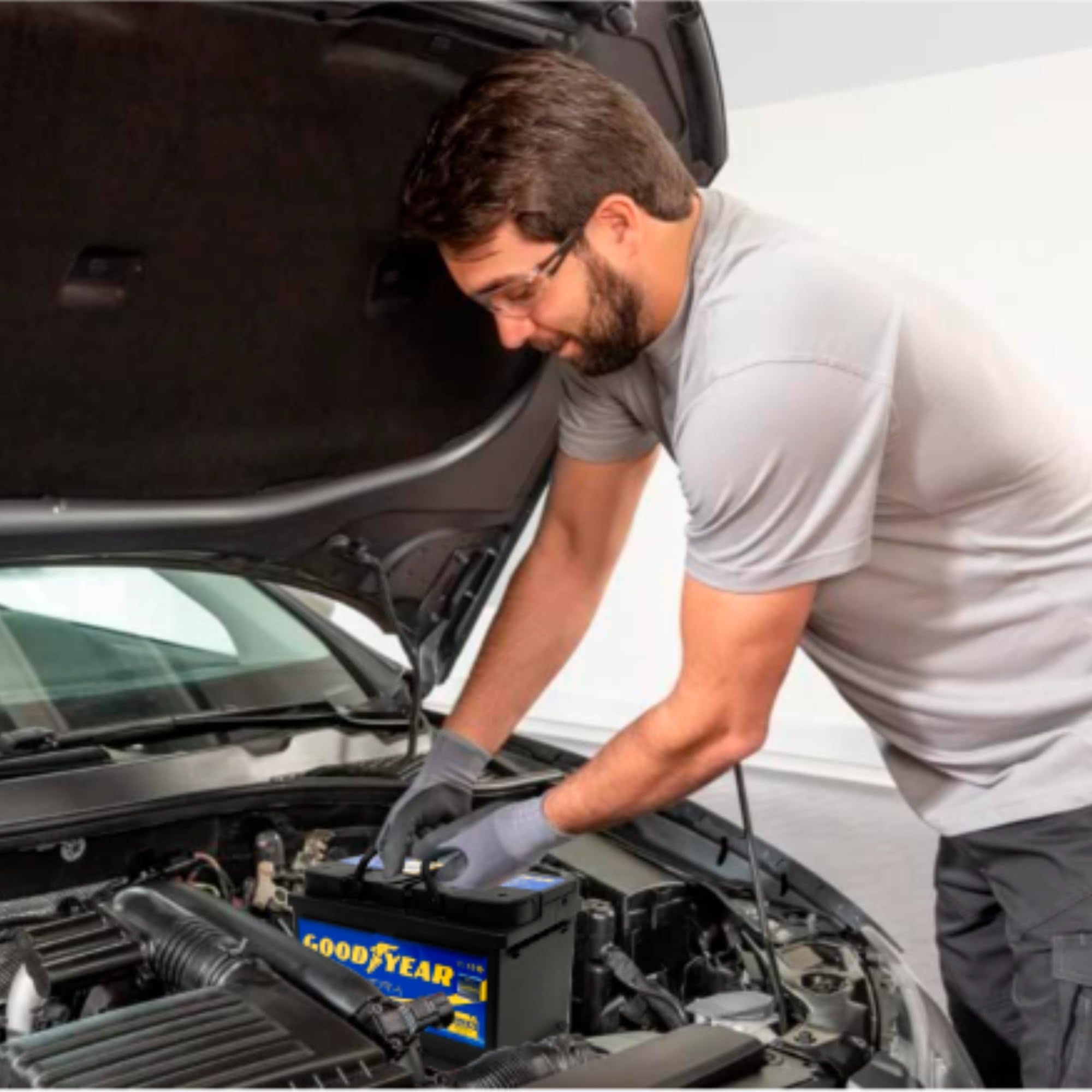 Batería de coche 76 Ah 680 Amp. GOOD YEAR. 24 Meses de Garantía. + 20% de Potencia de Arranque. Máxima Fuerza de Aranque. Fabricante Lider Mundial. Medidas: 278 Largo X 175 Ancho X 190 Alto.