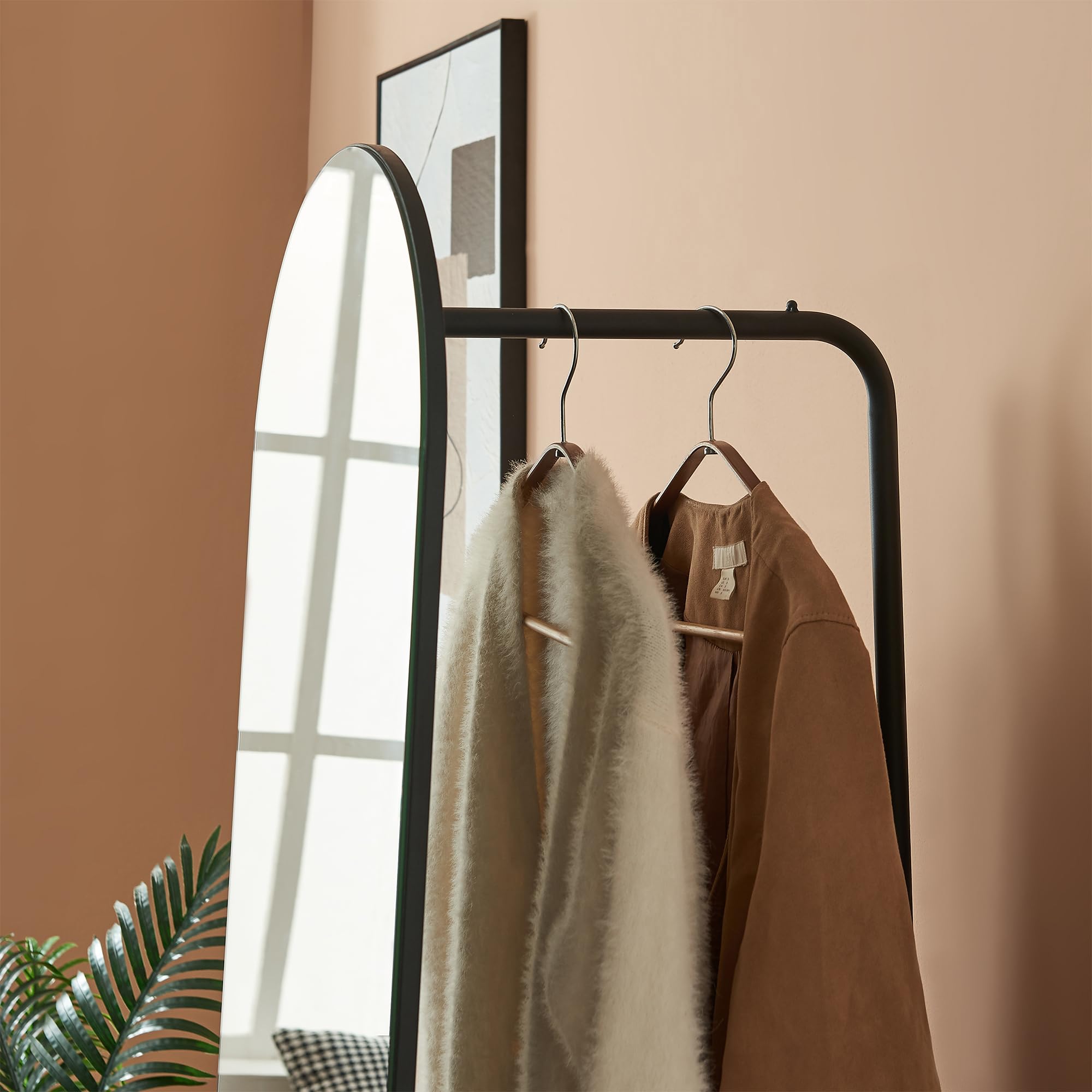 [en.casa] Espejo de Pie con Perchero Kuonta Mueble de Salón y Espejo Arqueado de Cuerpo Entero 2 en 1 con Compartimento y Barra para Colgar Dormitorio Vestidor Entrada Metal 165 x 40 x 51 cm - Negro
