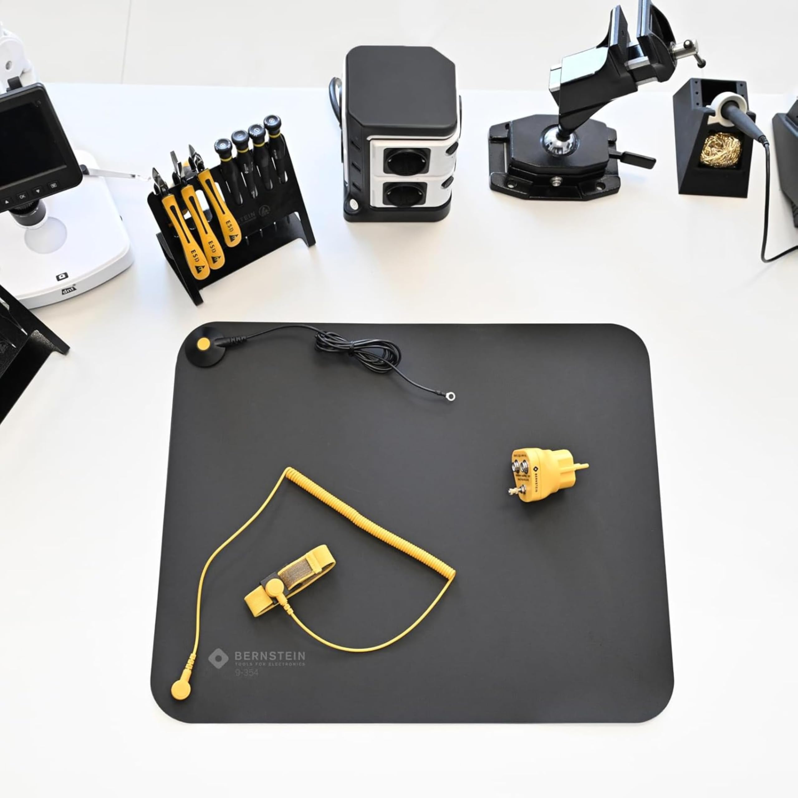 BERNSTEIN ESD Personal Grounding Set 5 pezzi | Set di manipolazione ESD | Tappetino (500x400x0,5), cinturino da polso, 2 cavi, spina di messa a terra | Per lavorare in aree protette