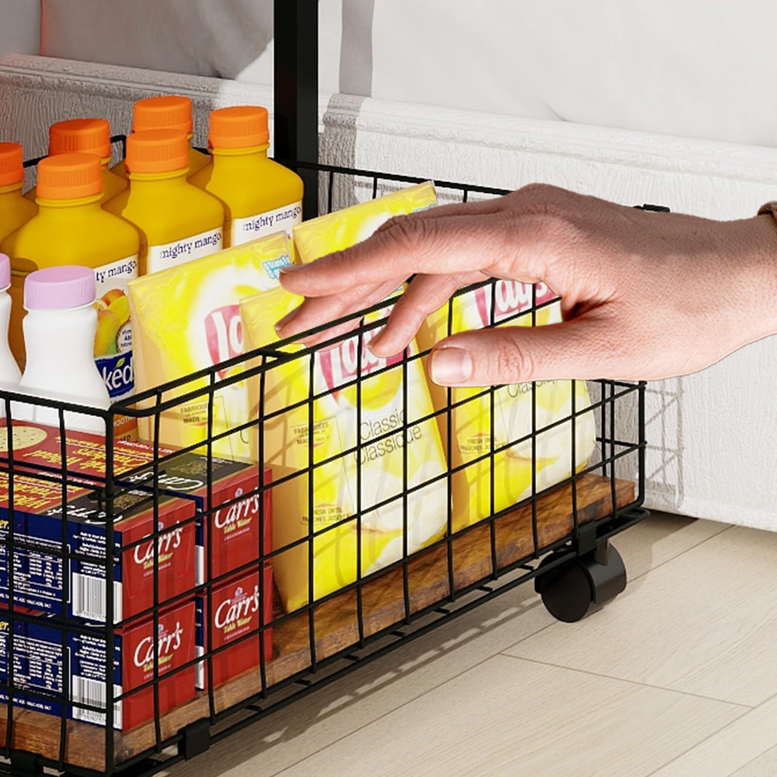 PUNCIA Soporte de Frigorífico con Cesta Metálica Base Móvil para Refrigerador con Ruedas Mueble Congelador Estantería para Nevera con Cesta Extraíble de Almacenamiento para Cocina Salón Oficina Retro