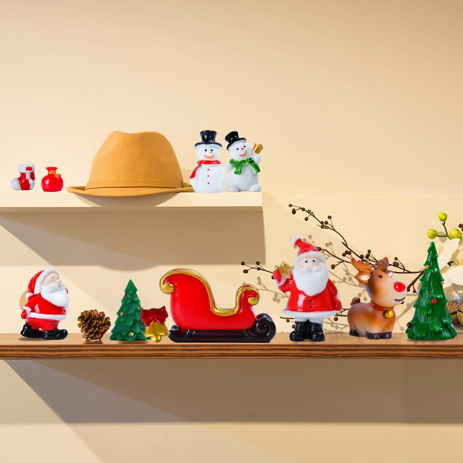 FUNOMOCYA Kerstdecoratieset 8 Stuks Miniatuur Kerstfiguren Hars Kerstminiaturen Voor Huisdecoratie