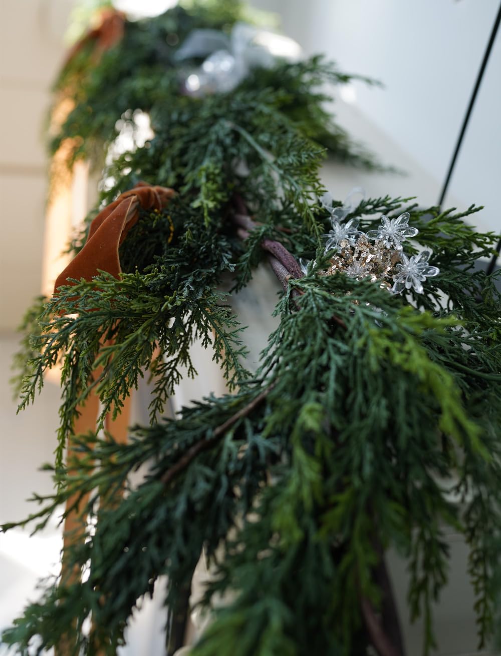 Christmas Cedar Garland,2Pcs 6ft Real Touch Cedar Pine Garland for Mantle Fireplace Outdoor Indoor Christmas Decorations - Image 6