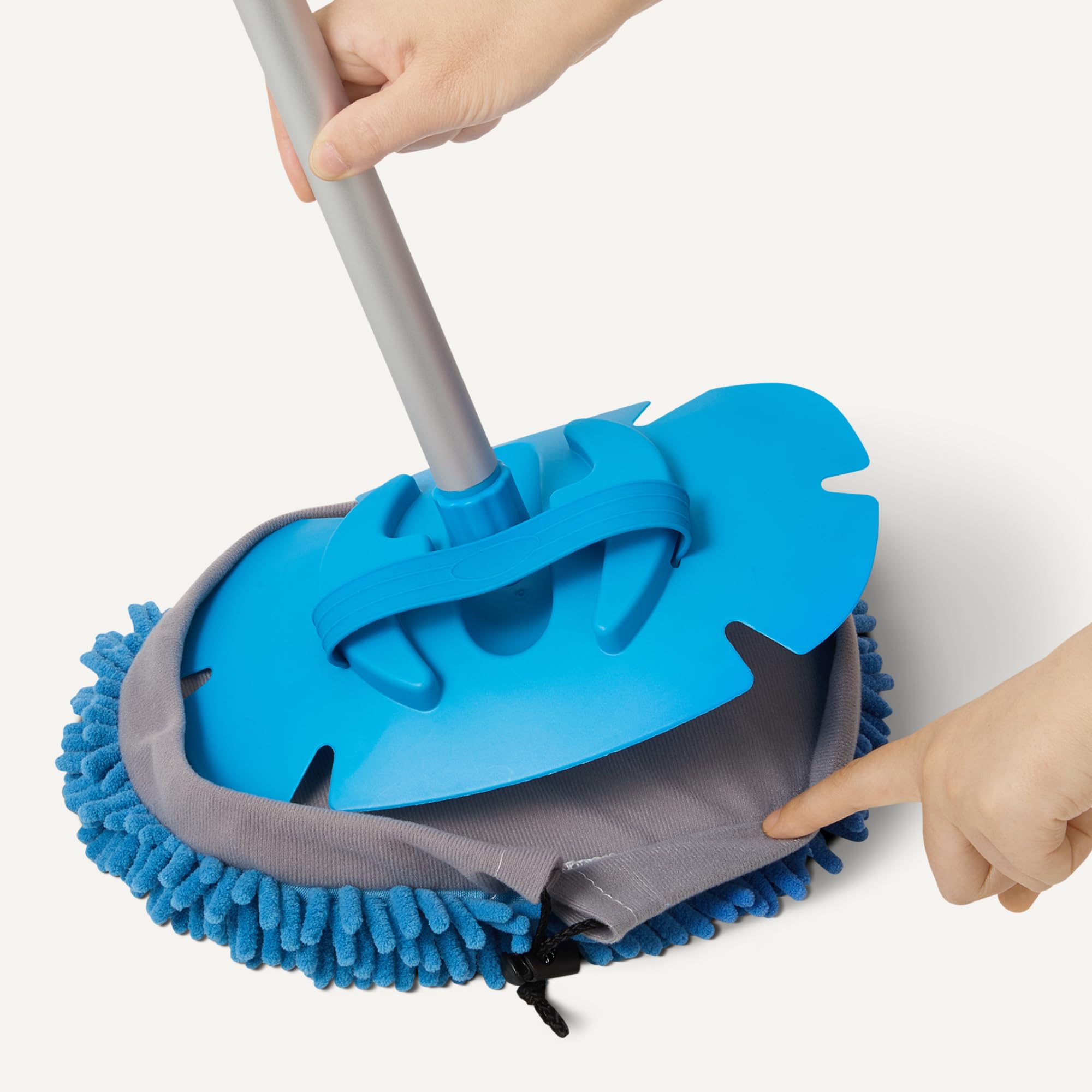Amazon Basics Spazzola Telescopica per Lavaggio Auto, Manico Lungo estendibile fino a 158 cm, Guanto in Microfibra, Kit Pulizia per Auto, Furgoni, Camion, Blu