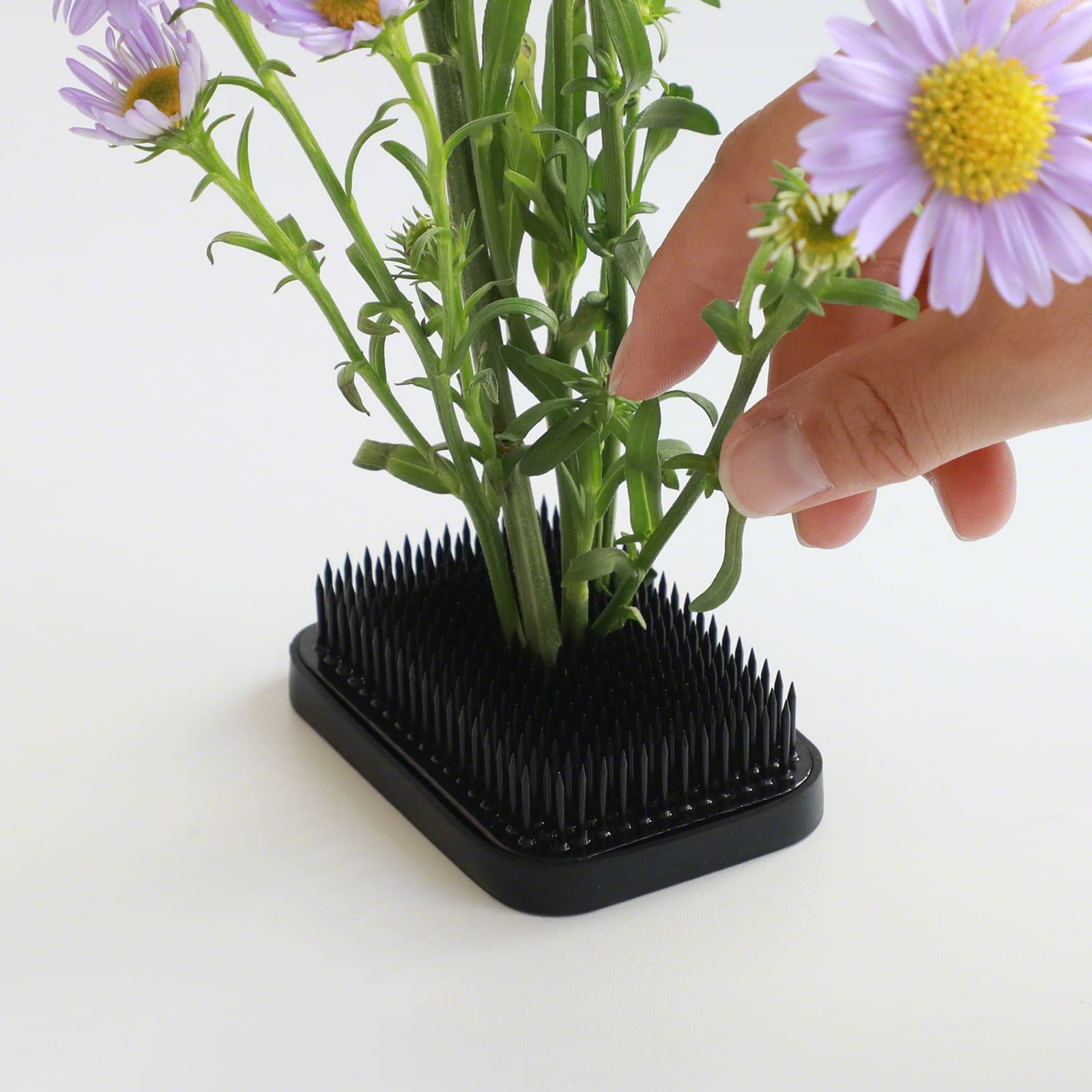 Wazakura Ikebana Kenzan Pique Fleurs Rectangulaire 83 mm, Accessoire Fabriqué au Japon pour Arrangement Floral, Couleur Noir