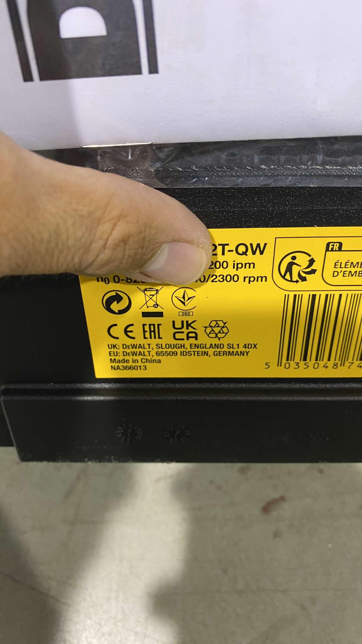 DeWalt DCN681D2 - Cucitrice