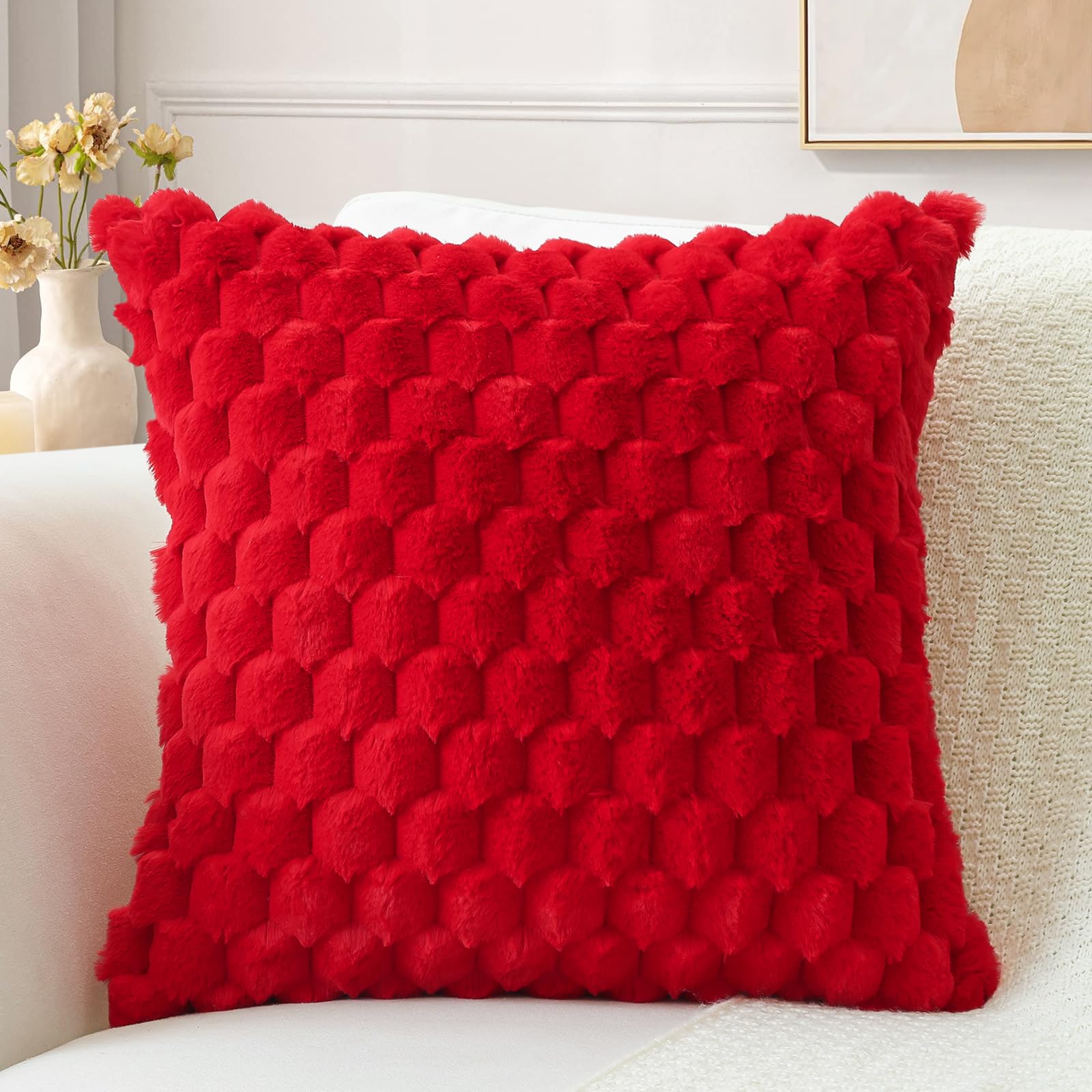 Sungeek Red Fluffy Faux Fur Cushion Covers 50x50 cm, Soft Cozy Plush Velvet Decorative Throw Pillow Covers 20x20 Inch Square Pillowcases for Sofa Couch Bed Living Room