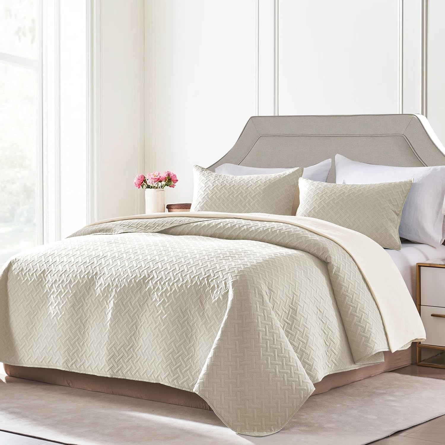 FLYMME Quilts King Size,Lightweight Cream Bedspreads,Basket Weave Pattern,Ultra Soft Microfiber Bed Coverlet 3 Pieces for All-Seasons (1 Quilt,2 Pillow Shams) Cream King/Cal(96"x110")
