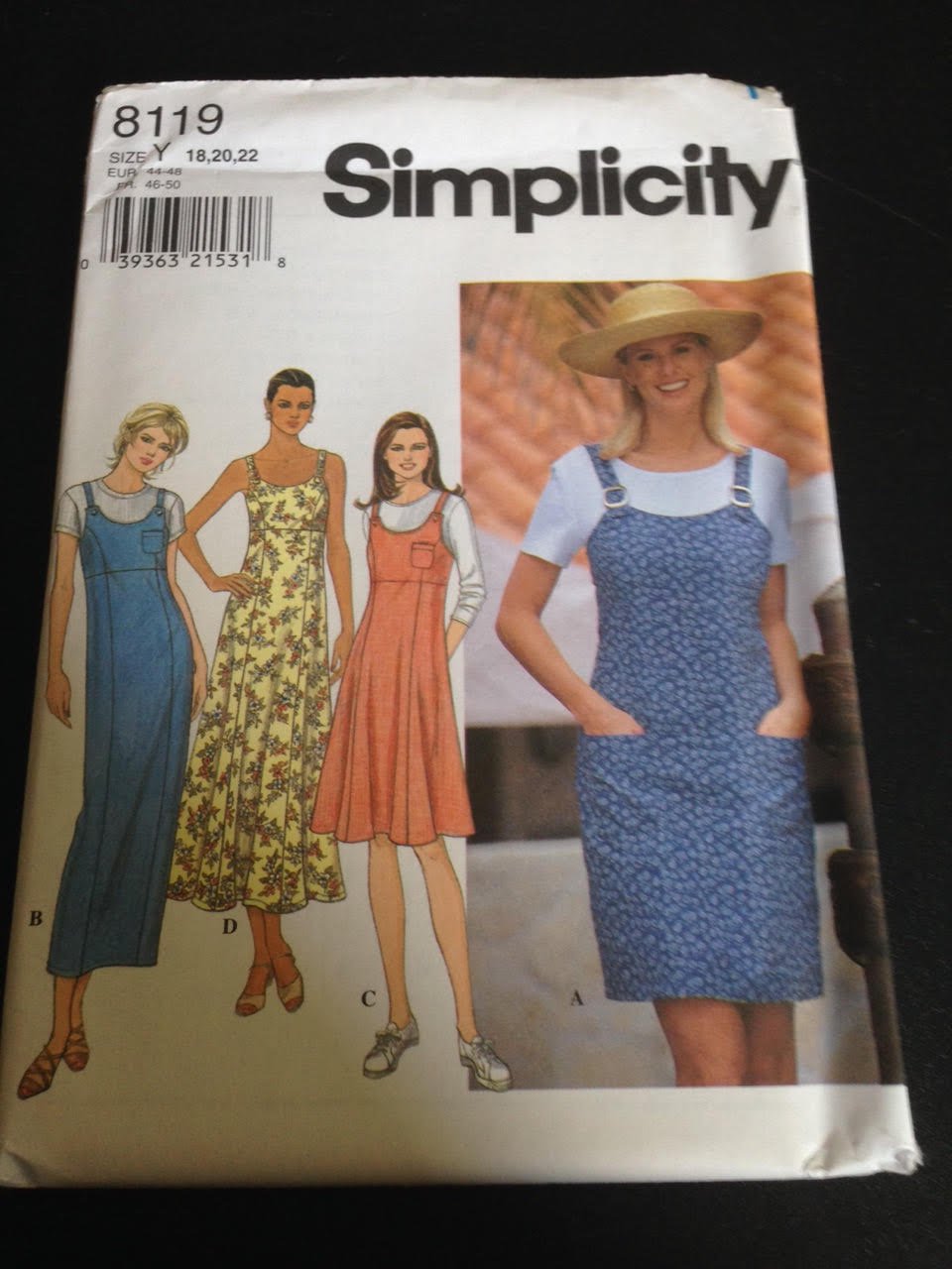 Patron Simplicity 8119 robe et pull femme grande taille Y 18-22 pour couture personnalisée