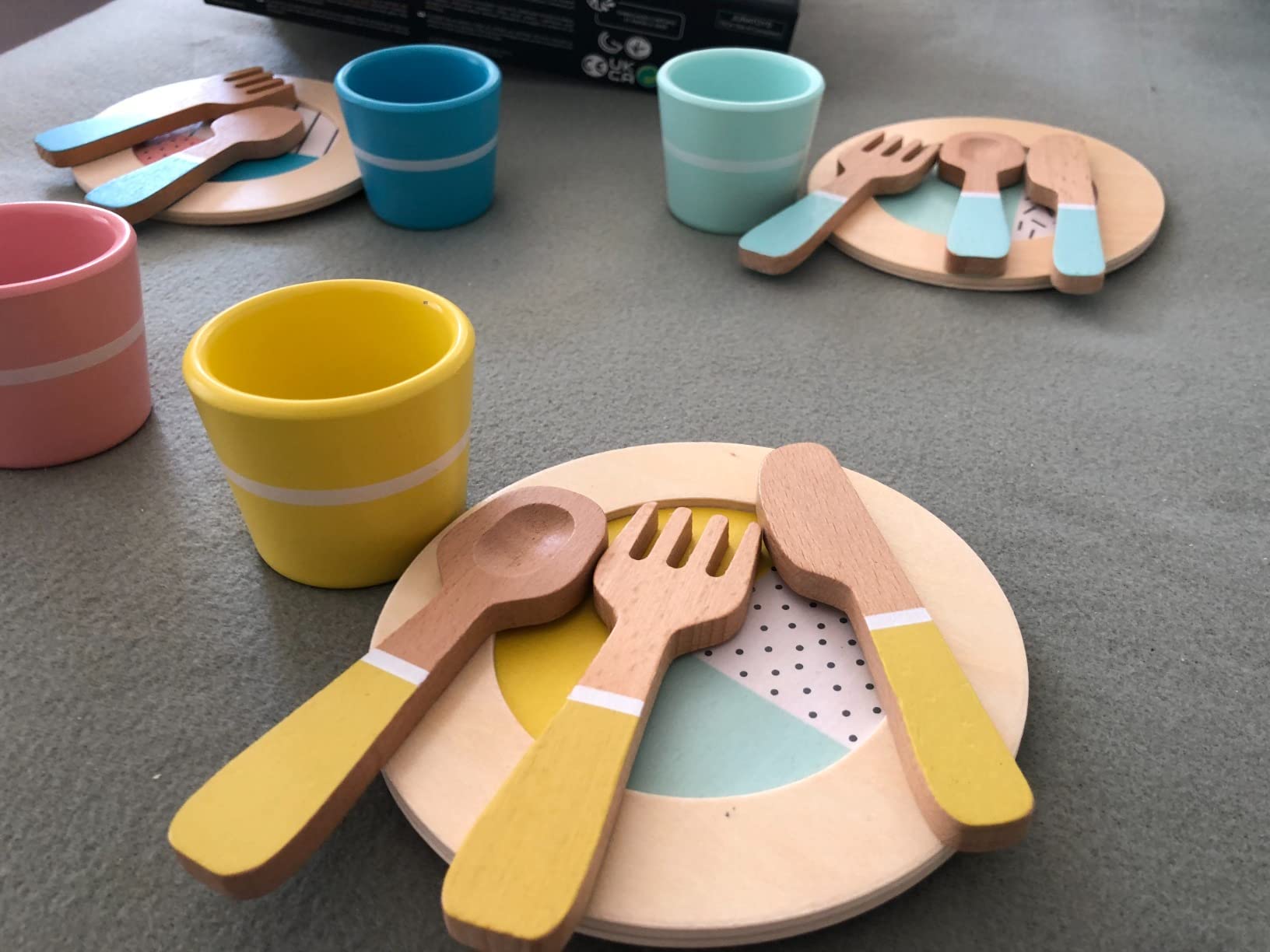 Janod - Cuisine en Bois Trio - Cuisine Compacte 3 Faces - Jouet d'Imitation Cuisine et Dinette - Style Rétro - 5 Ustensiles Métal Inclus - Peinture à l'eau - Dès 3 Ans, J06546 Janod - Cuisine en Bois Trio - Cuisine Compacte 3 Faces - Jouet d'Imitation Cuisine et Dinette - Style Rétro - 5 Ustensiles Métal Inclus - Peinture à l'eau - Dès 3 Ans, J06546