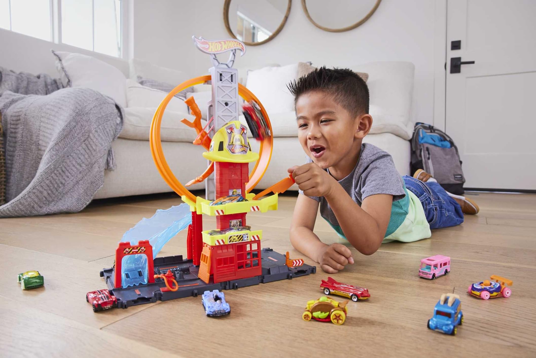 Hot Wheels City Super Estación de Bomberos Pista para Coches de Juguete, Incluye 1 vehículo, +4 años (Mattel HKX41)
