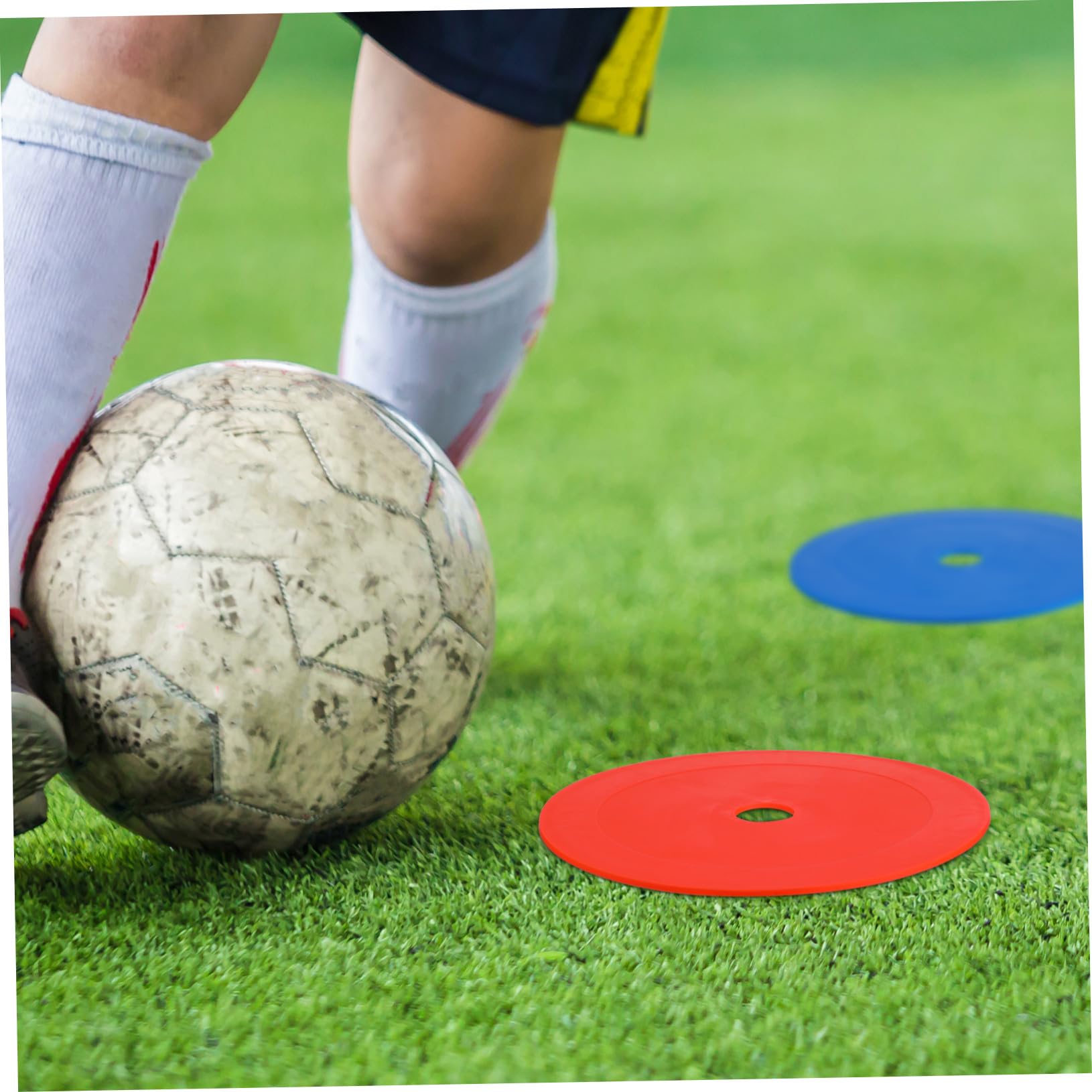 BESTonZON 12pezzi Coni Piatti da Calcio per Allenamento Sportivo Marcatori Disco Piatto per Agilità e Giochi in Classe di Coni per Calcio e Basket Resistente all Usura e Facile da Trasportar