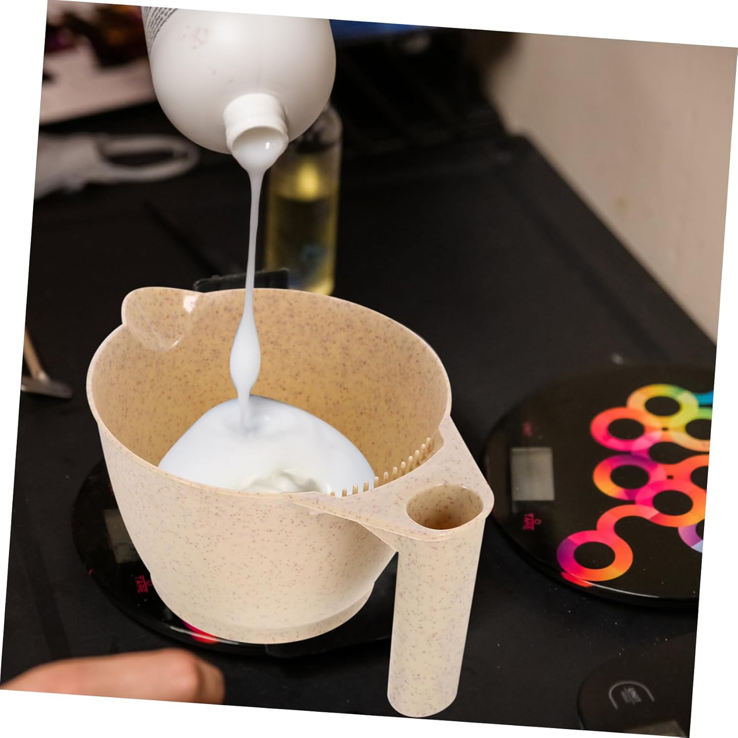 Hair Dye Bowls ，Hair Mixing Bowl Tint Set 2 Pcs White Stylish Design Easy to Clean Pp Material for Home Professional Use
