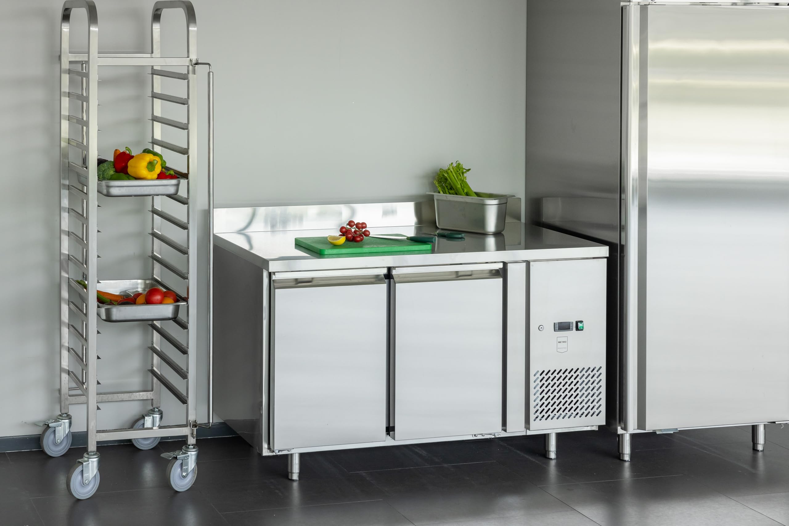 METRO Professional Mesa refrigerada GCC2100BS, 215 L, refrigeración por aire, 250 W, descongelación automática, con cerradura y cajones frigoríficos