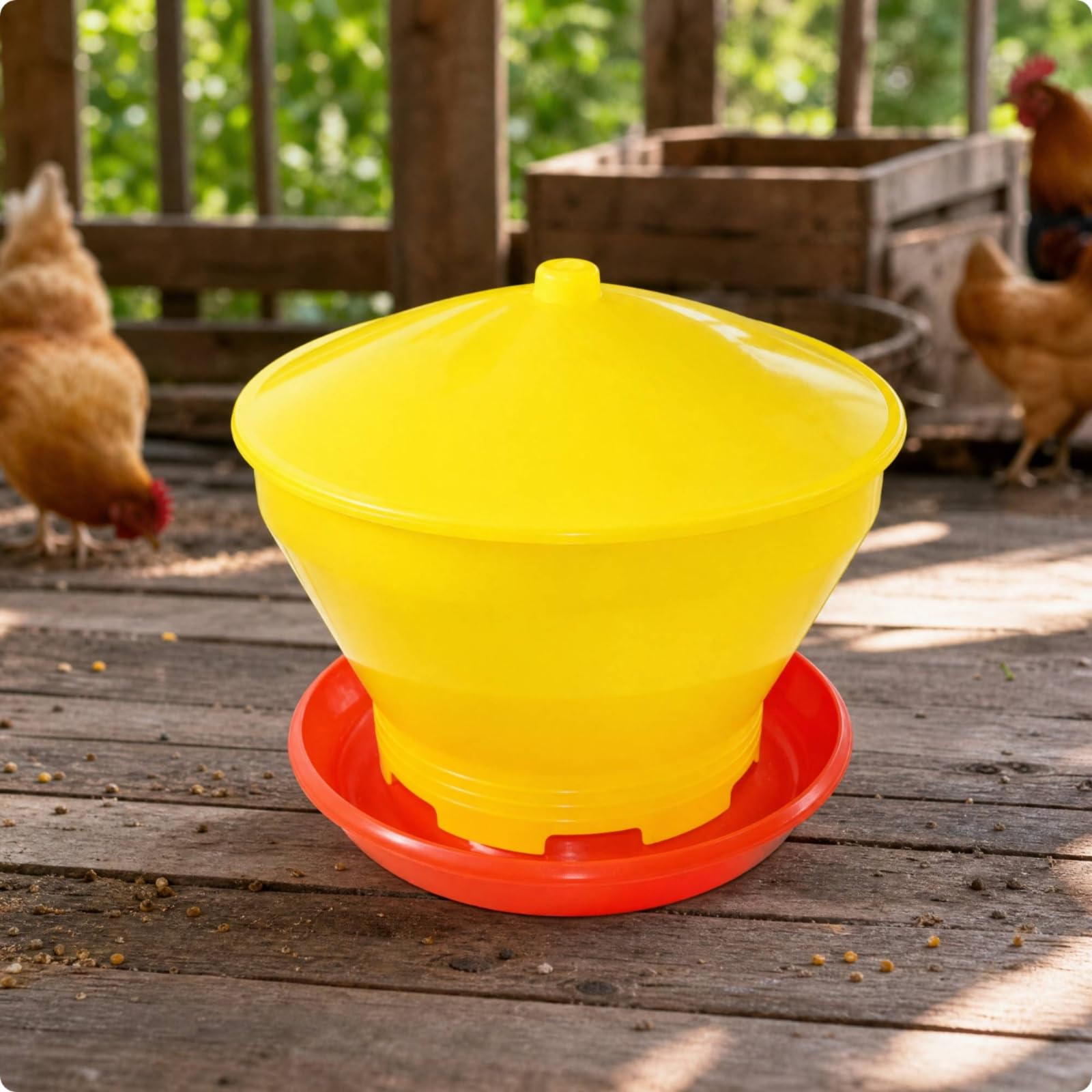Mangiatoia con Vassoio Circolare e Coperchio Pratico Distributore di Mangime Automatico Pratica per Pollaio, Cortile Domestico, Rosso