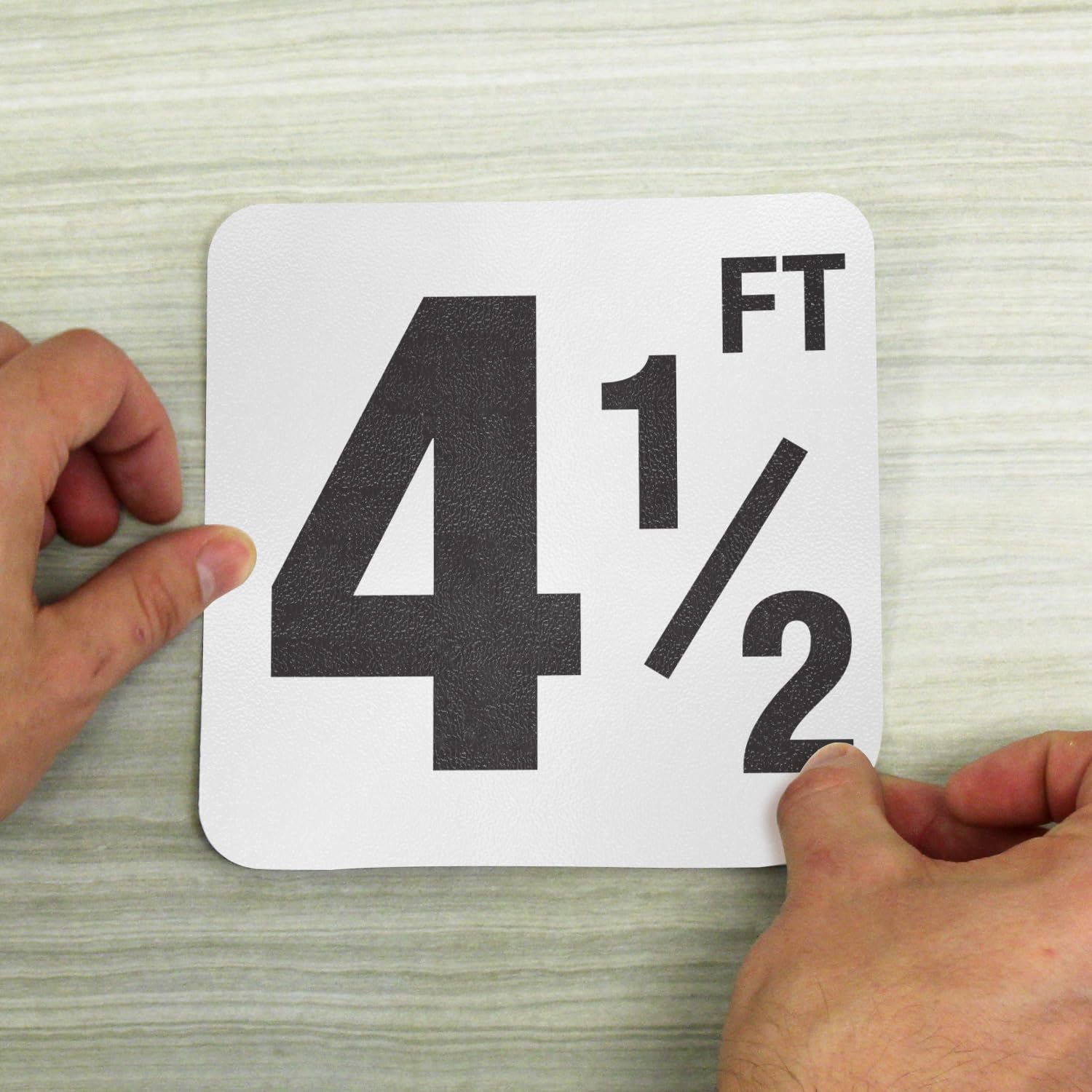SmartSign Marcador adhesivo de profundidad de piscina "4 y 1/2 pies", altura de letra de 4 pulgadas, vinilo laminado de 20 mil con superficie antideslizante de guijarros, 5.75 x 5.75 pulgadas, blanco