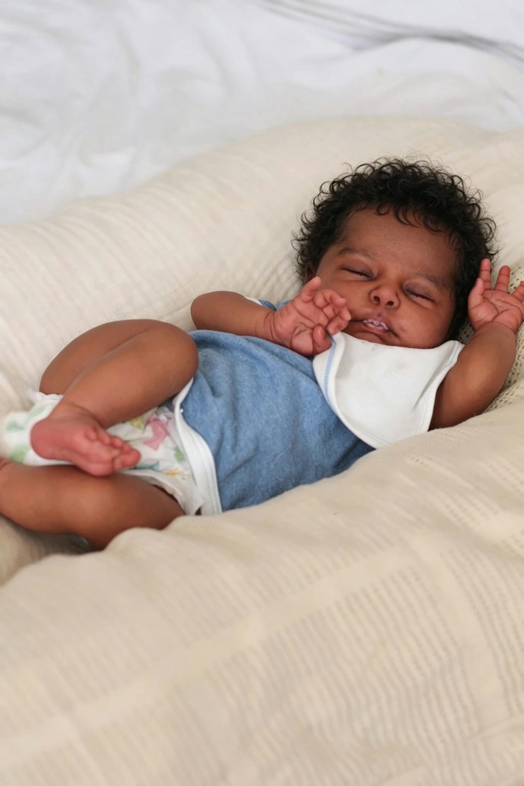 Anano Afro-Amerikanische Reborn Baby Echte Babypuppe, 45cm, Braune Haut, Babypuppen Lebensechte Newborn Baby Puppe Mit Lockigem Haar, Geschenkset FüR MäDchen