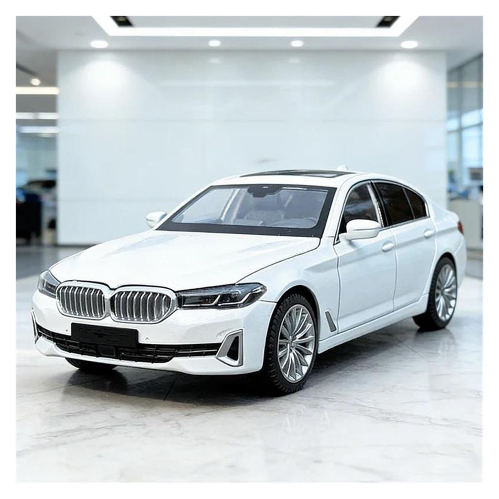 Btwodian White Scale Model Car For Bmw 530Li Diecast Model Car