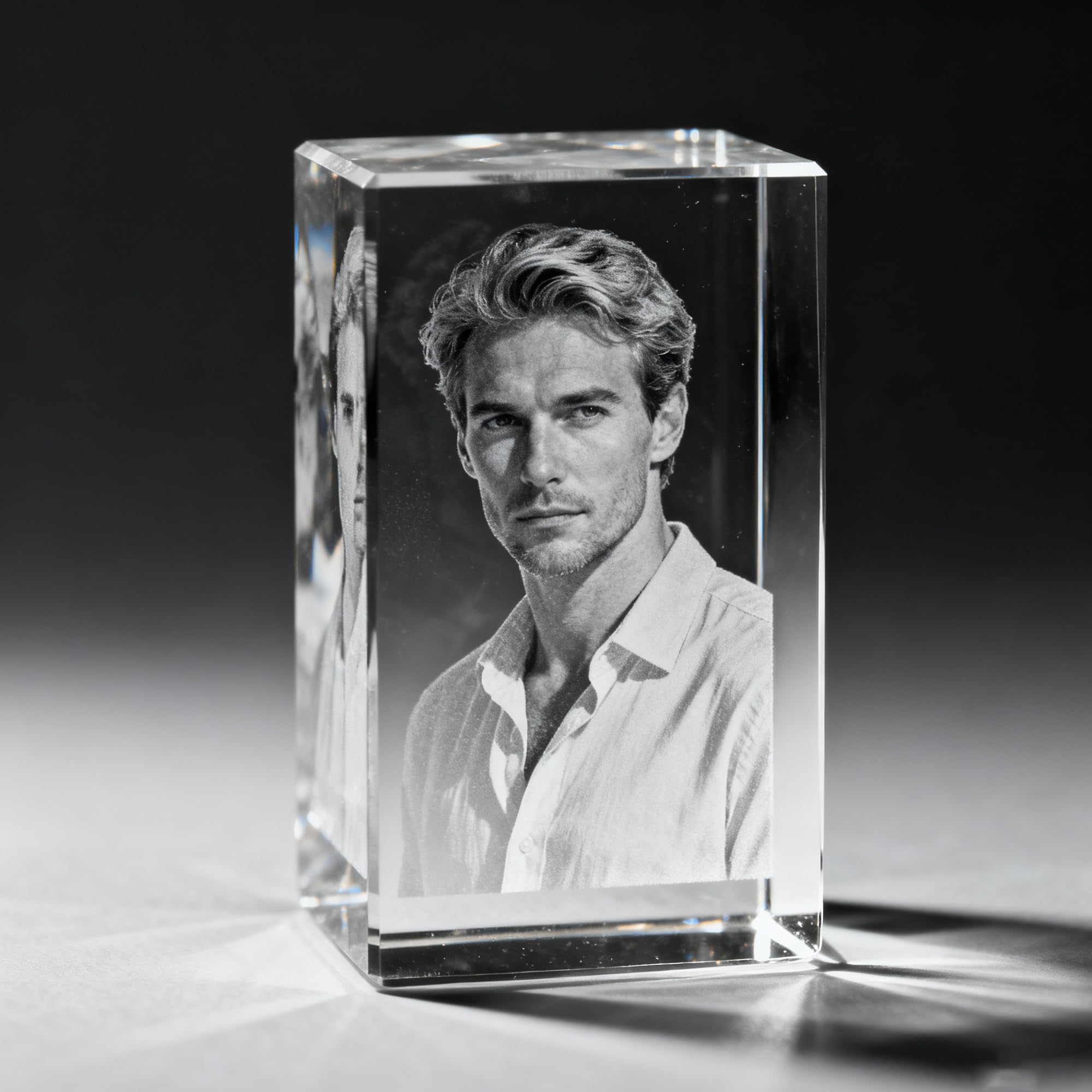 Foto 3D en Cristal Personalizada – Imagen Grabada con Láser en Vidrio | Retrato 3D de Persona o Mascota | Regalo Personalizado para Cumpleaños, Boda o Navidad (4x4x6cm)