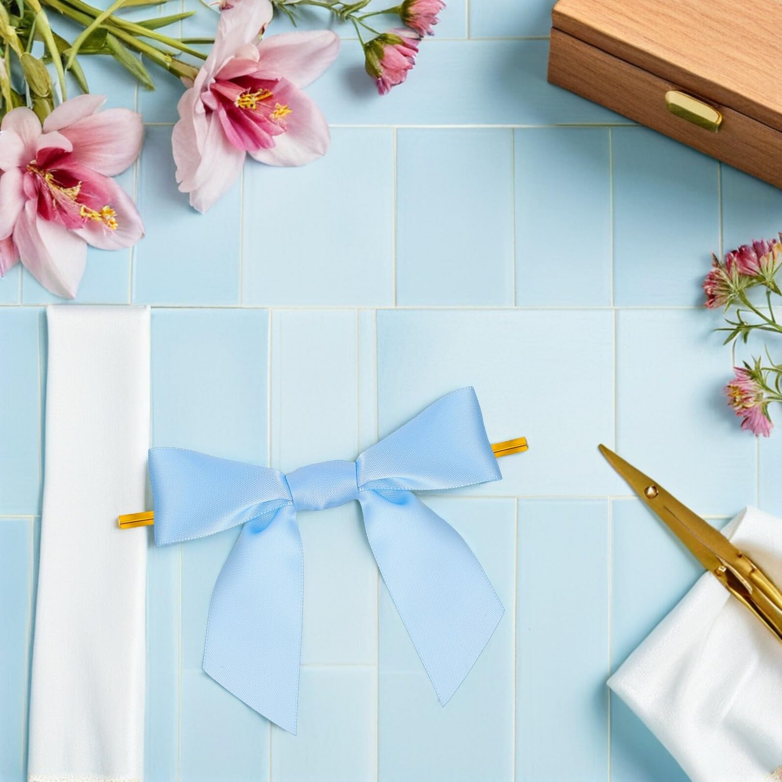 100 pezzi Fiocchi Piccoli Decorativi Azzurri per Sacchetti Regalo Fiocchetti per Confezioni Chiusura Rapida e Decorazione Elegante per Feste Matrimoni e Shower