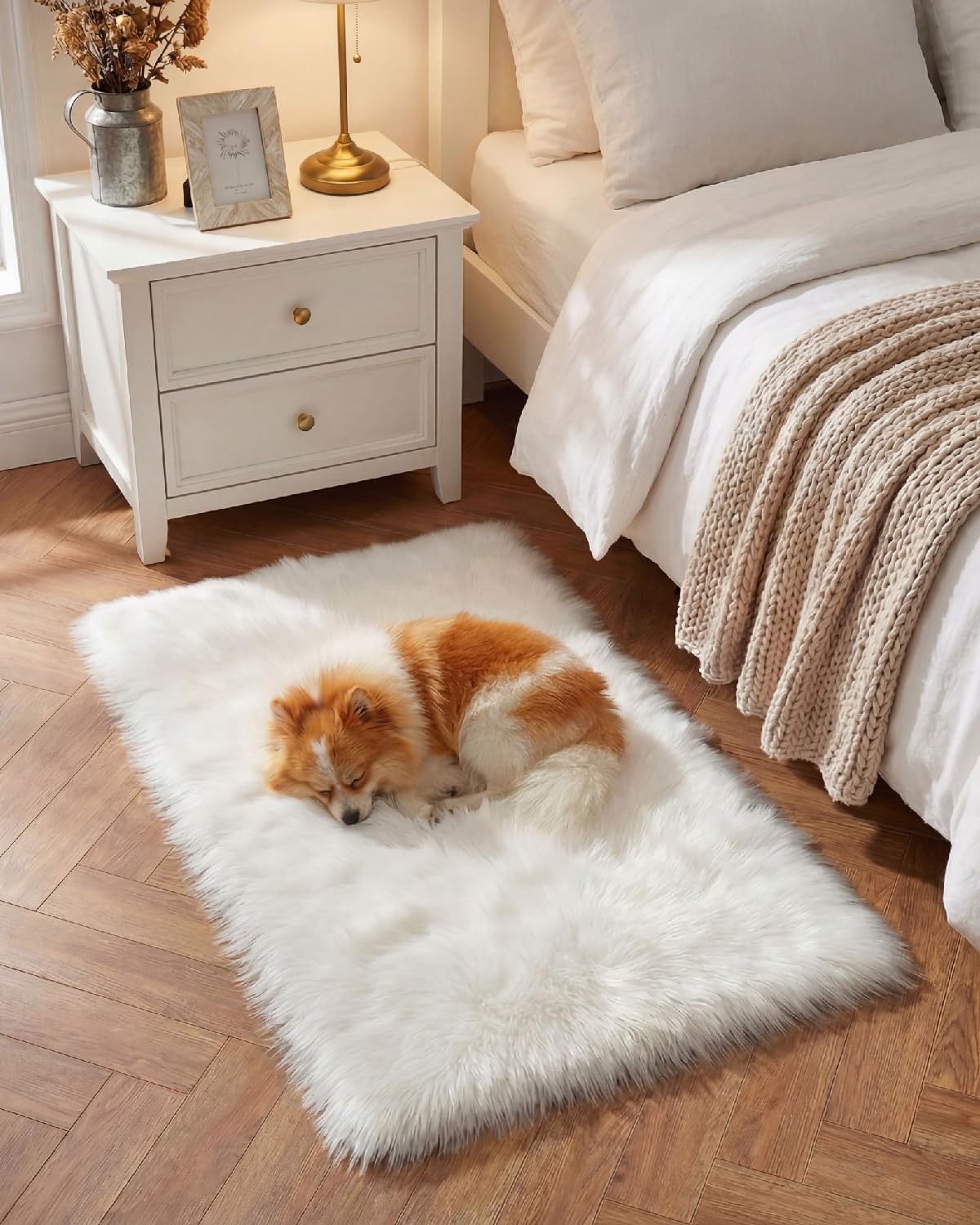 Gofodsil Plush Faux Sheepskin Shaggy Rug, Ultra Soft Fluffy Carpet for Living Room, Bedroom, Children's Room, Dining Room, White 60x90 cm — image 1