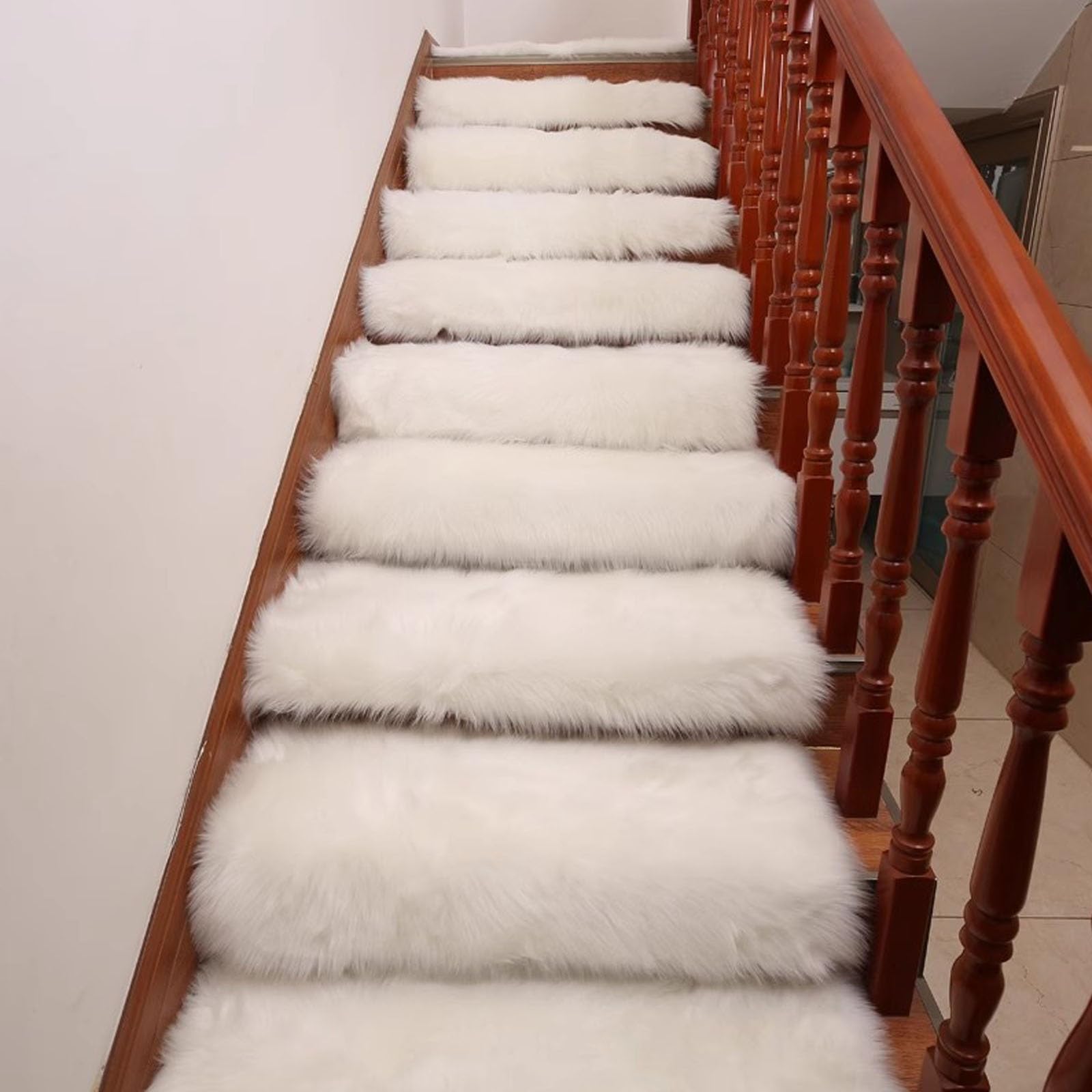 Tapis de Marche d'escalier en Peluche Douce et antidérapante, Tapis d'escalier en Fourrure Lavable et réutilisable pour marches en Bois, Tapis d'escalier Auto-adhésifs, Tapis de