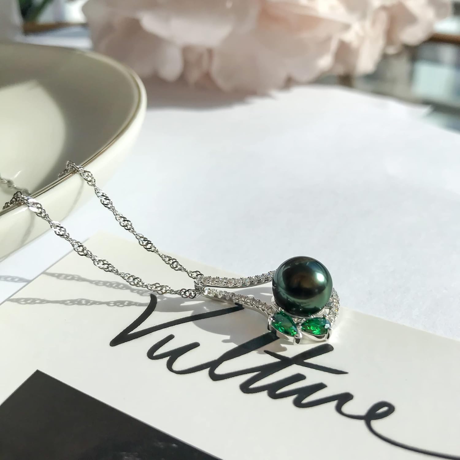 South Sea Cultured Black Pearl Necklace for Women 9-10mm Round AAAA Quality Genuine Tahitian Pearl Emeralds Pendant Necklaces Gift fot Wife Mom