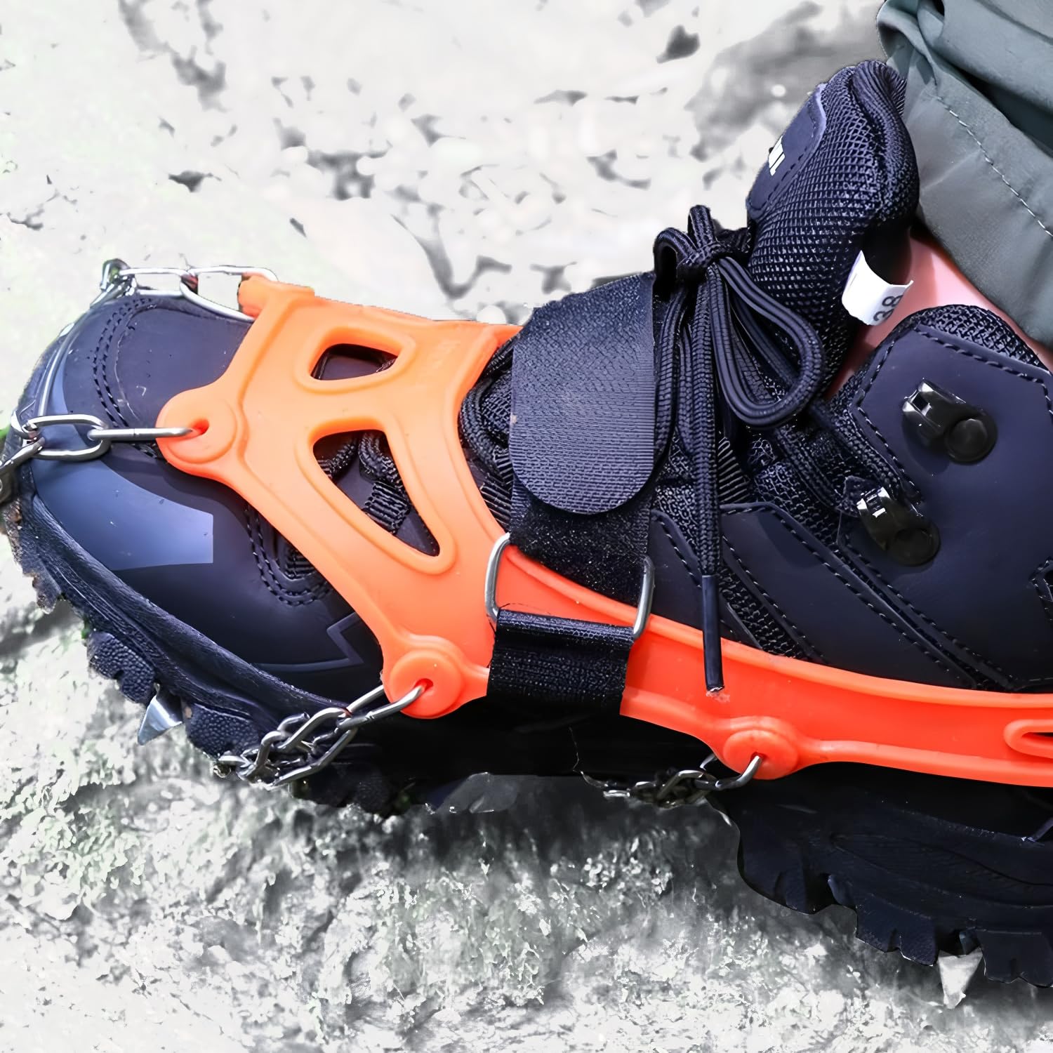 Lot de 32 crampons en acier inoxydable pour chaussures et bottes – Grip de traction avec pointes en acier inoxydable et silicone pour homme et femme pour la marche, la randonnée, l'escalade
