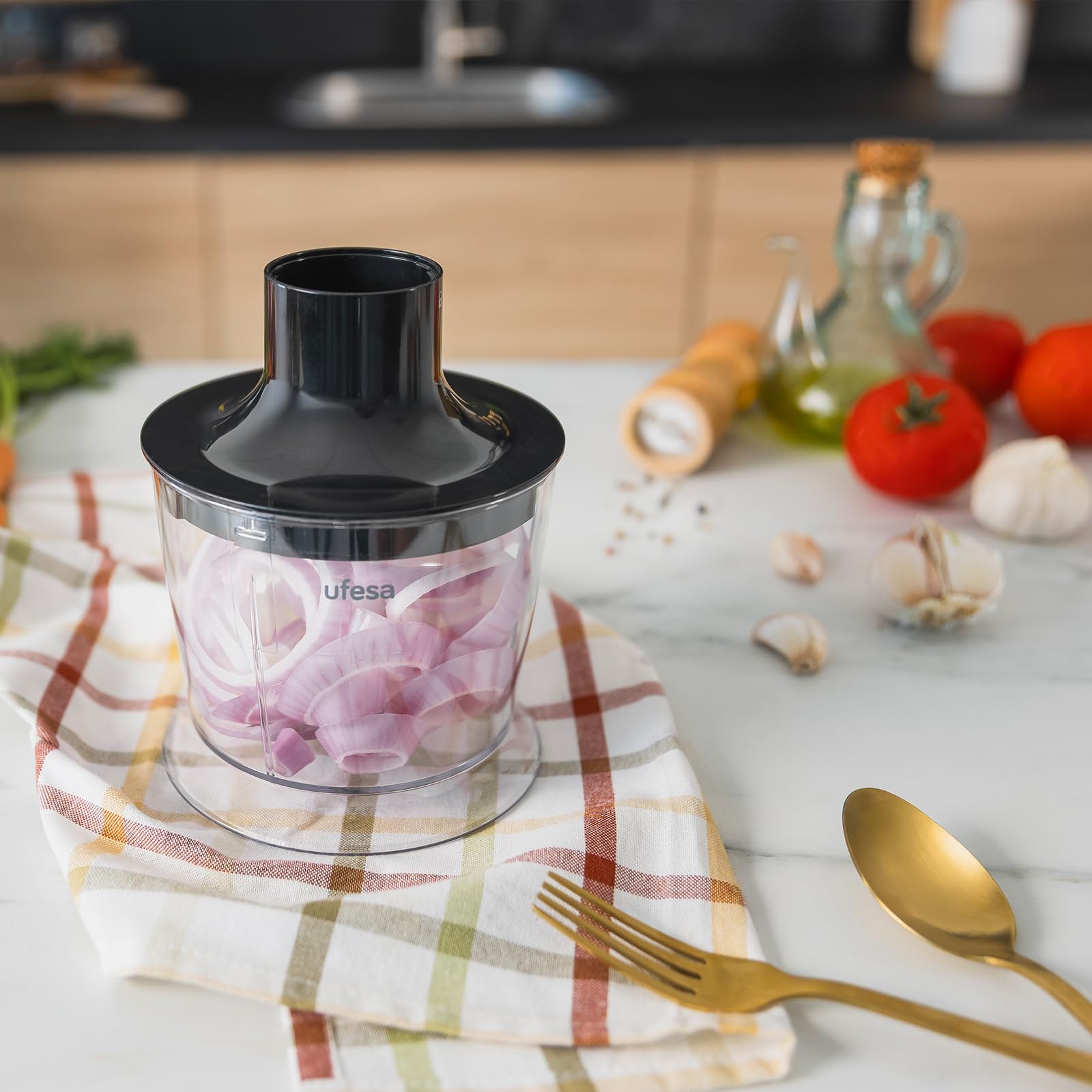 Ufesa Blender nurkowy Aquarius Max 1000 W, funkcja turbo, zmienna regulacja prędkości, 4 wysokowydajne ostrza, zdejmowana stopka ze stali nierdzewnej, ochrona przed rozpryskami, szklanka 700 ml