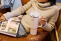 Vista 81 de STANLEY Quencher H2.0 Vaso Térmico con asa y pajilla, 64 onzas, tapa Flowstate de 3 posiciones, gran capacidad para viajes y deportes, vaso de acero