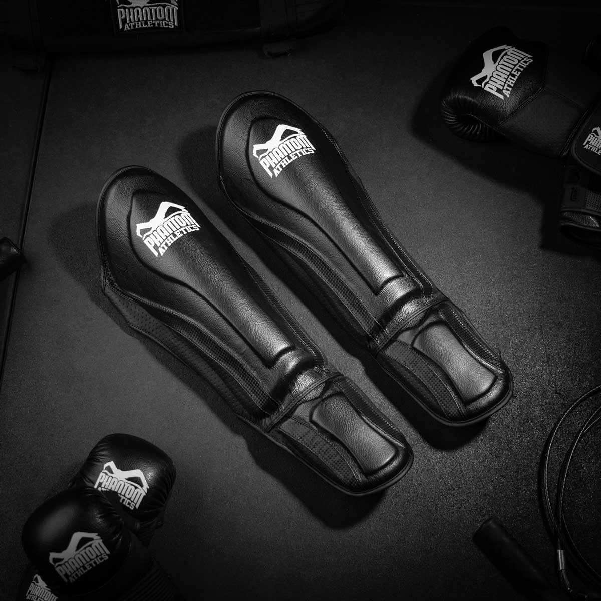 Phantom Athletics Parastinchi – Protezione ideale e vestibilità ottimale per calci nello sparring – con protezione di tensione – MMA, kickboxing e Muay Thai – uomo e donna