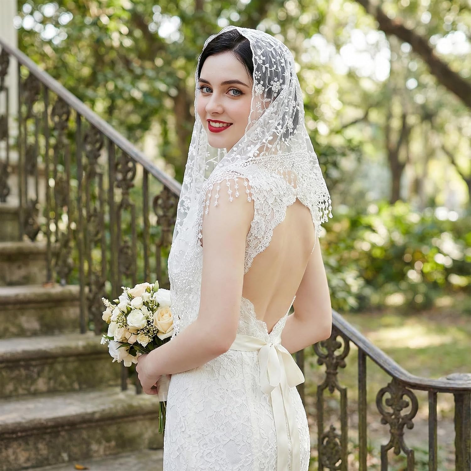 Larrel Lace White Mantilla Veil, Charming Lace Head Coverings for Women, Exquisite Elegant Wedding Veil for Bridal Weddings Special Occasions