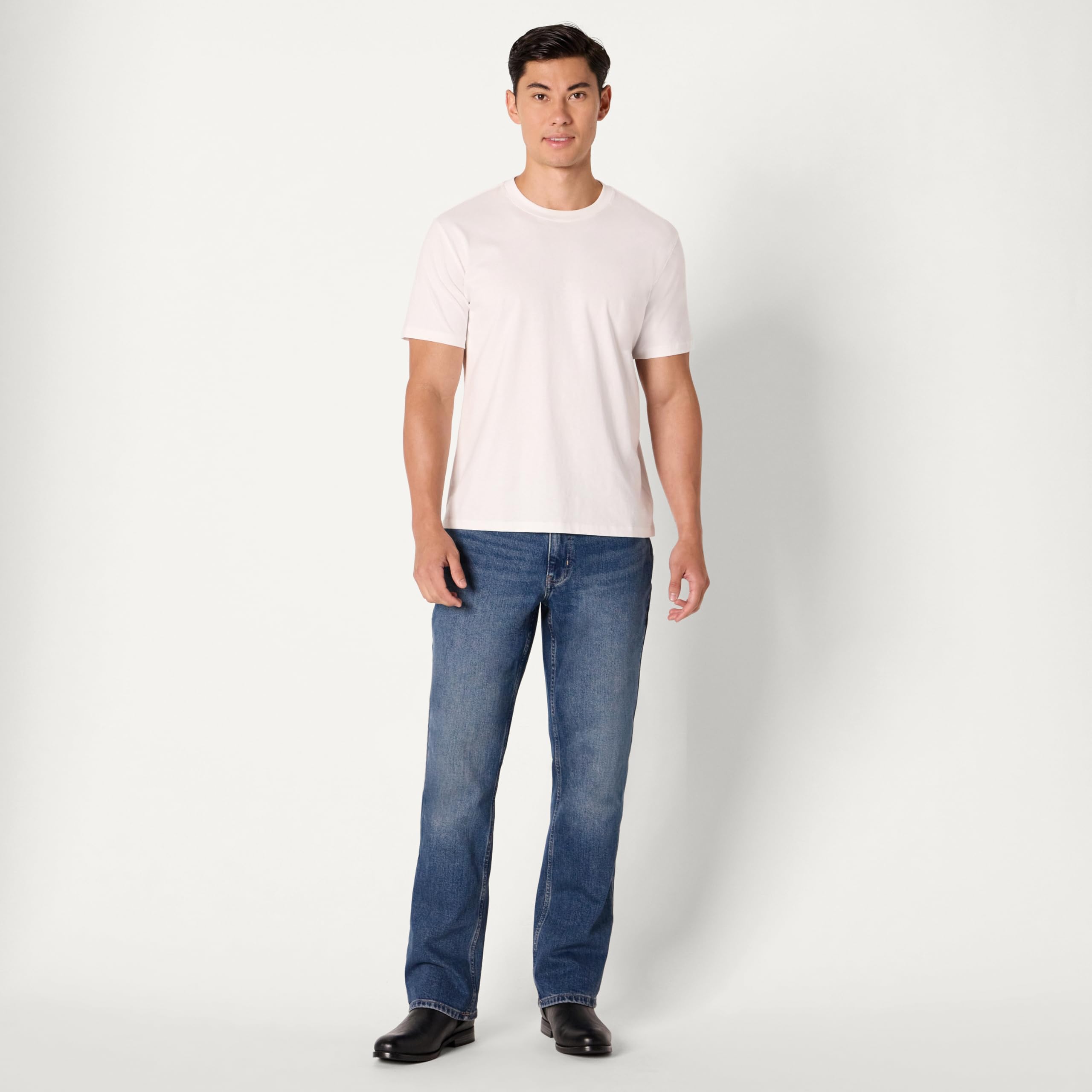 Amazon Essentials Herren Straight-Fit Bootcut-Herrenjeans mit Geringem Stretchanteil