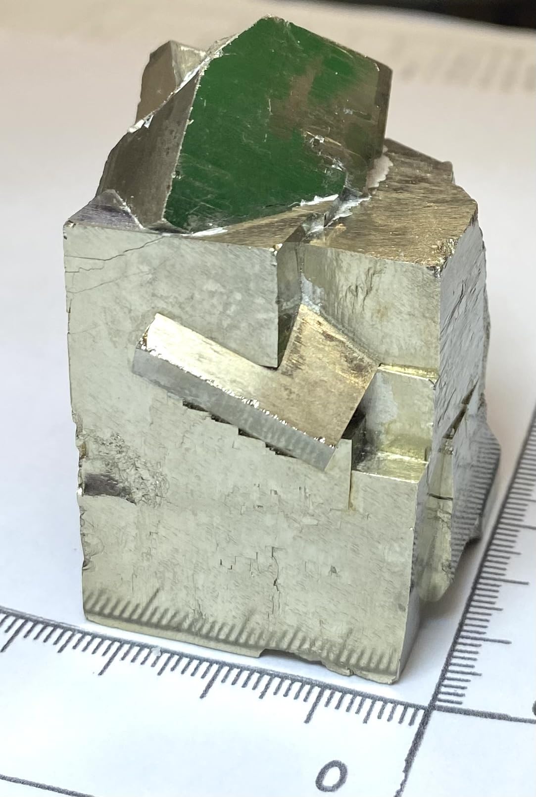 日本産鉱物☆重晶石の板状結晶（黄鉄鉱のインクルージョン） 秋田県