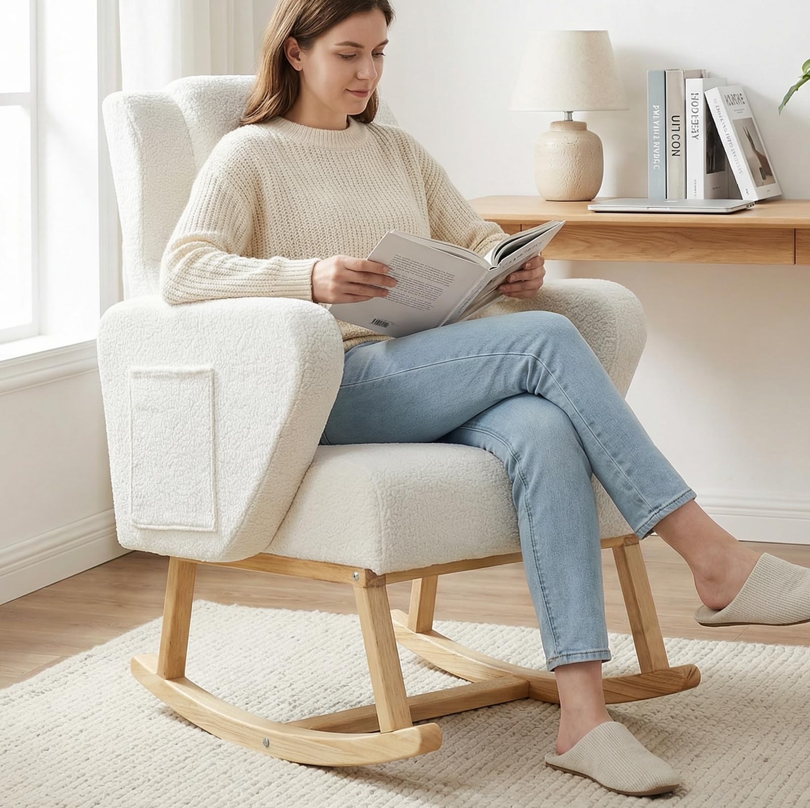 Fauteuil à Bascule avec Pieds en Bois Massif Rocking Chair avec Accoudoirs, Fauteuil Allaitement, Jusqu'à 136 kg, Fauteuil Relax de Lecture Confortable pour Salon Chambre à Coucher