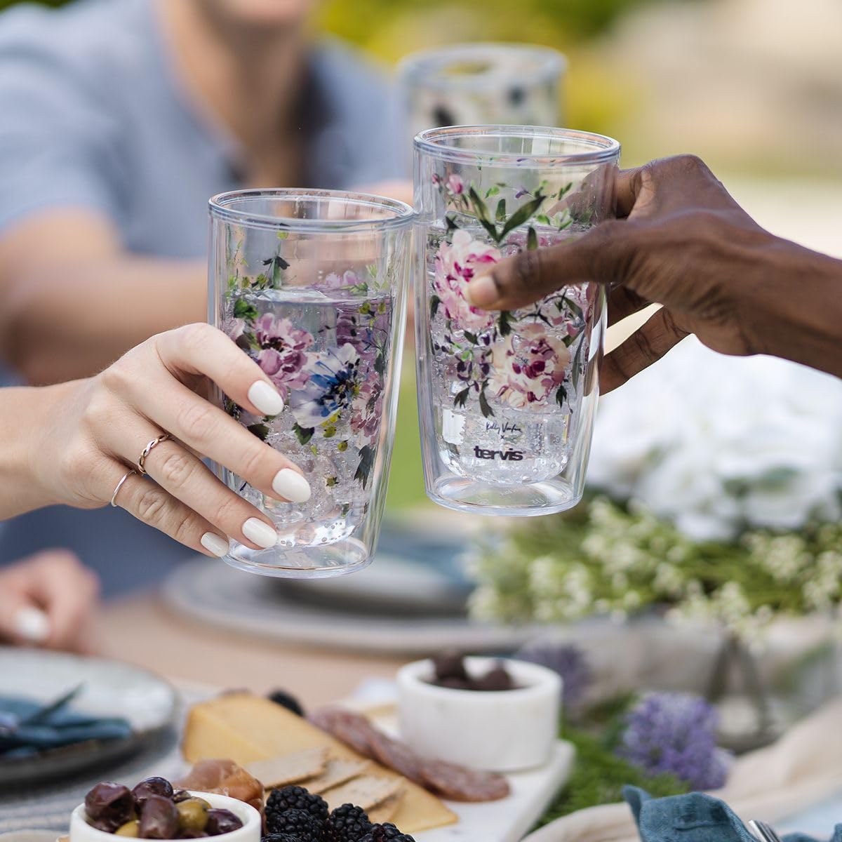 Tervis Kelly Ventura Floral Vista Collection, hergestellt in den USA, doppelwandig, isoliert, Reisebecher, hält Getränke kalt und heiß, 473 ml, 4 Stück, sortiert