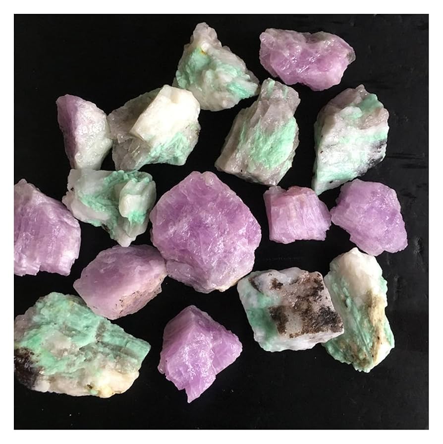 紫水晶。エメラルド。【綺麗な鉱石となります。お部屋のインテリアとかに如何ですか】 紫水晶。エメラルド。【綺麗な鉱石となります。お部屋の