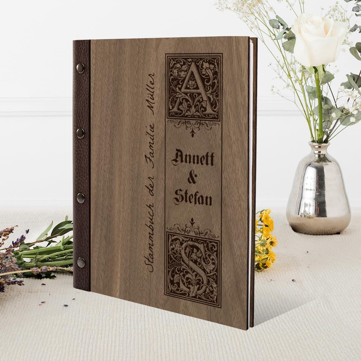 Personalisiertes Stammbuch Hochzeit aus echtem Holz mit Leder Rücken A5 oder A4 inkl. vorgedruckten Seiten - Siegelbrief