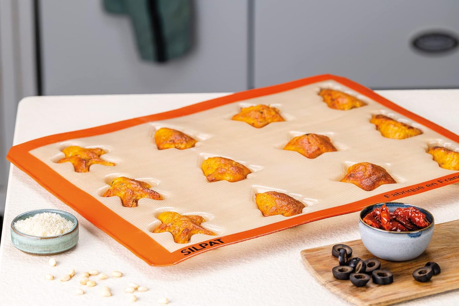 Silicone and Fiberglass 8-Hole Mini Brioche Baking Mold