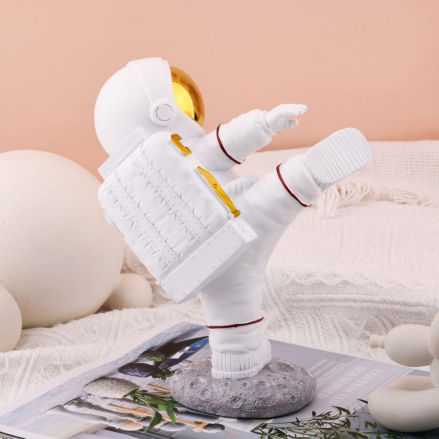 Astronaut Figurine,Artemis 2 Astronaut Decor,Kung Fu Astronaut Figure Sculpture Spaceman Décor,Sculptures Home Décor,White Gold Shelf Decoration,Table Decor,Cute Mini Space Figure Ornament Decorative
