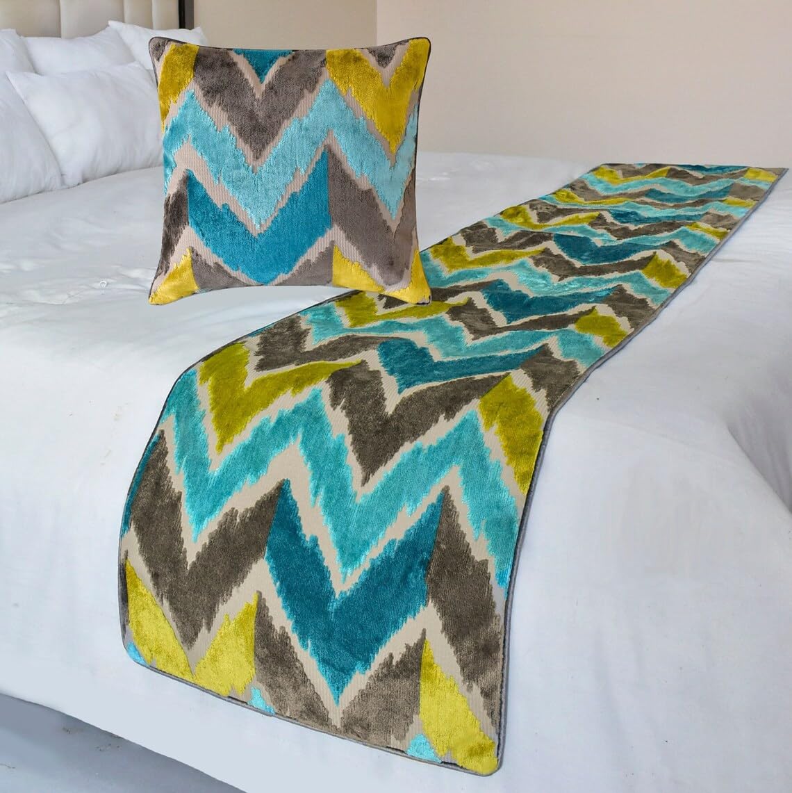 The HomeCentric King/Queen/Twin Blue Decorative Twin 133x45 cm Bed Runner WITHOUT Cushion Cover, Velvet, Peacock Colors & Ombre Bed Scarf on Velvet fabric - Plume Palatte