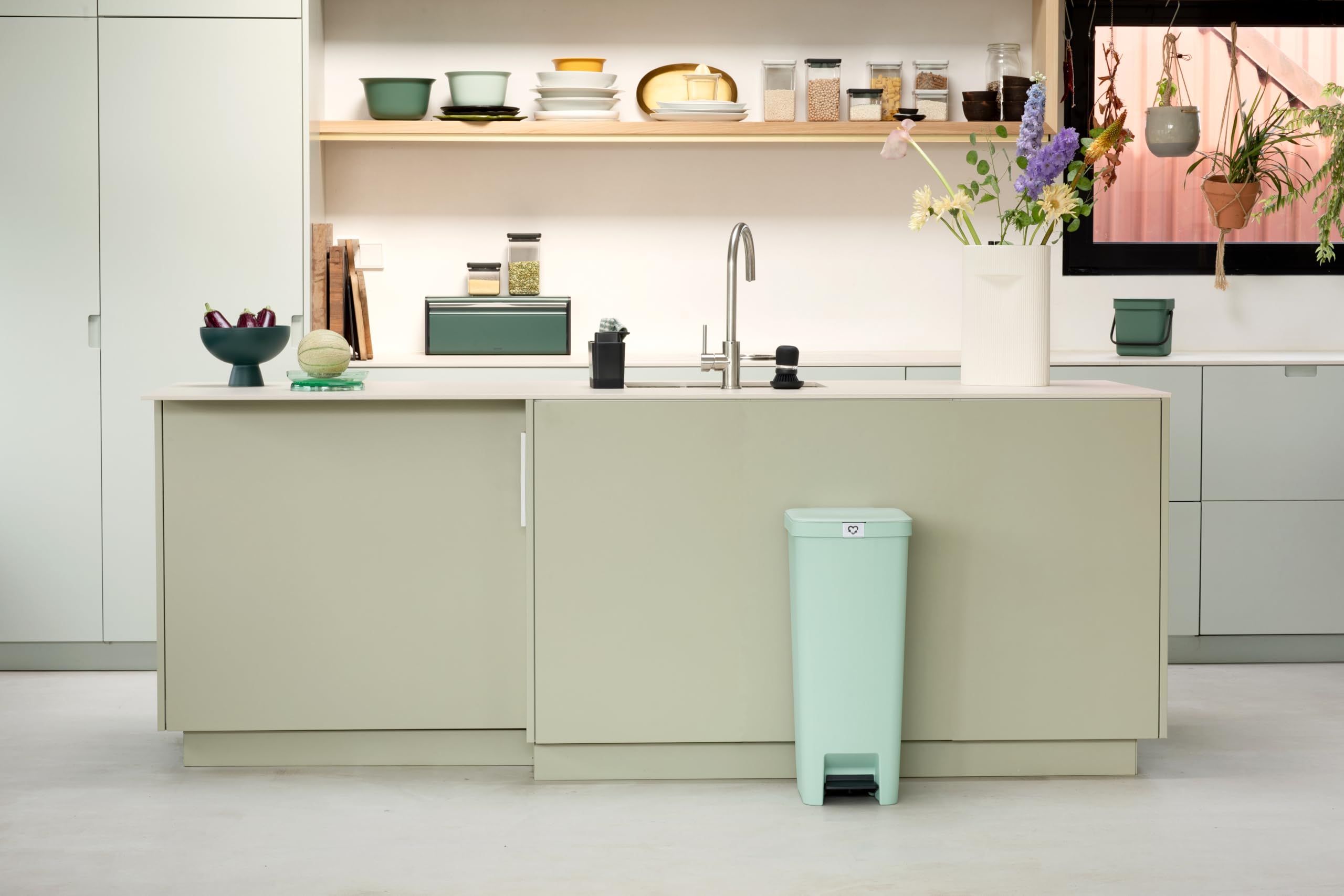 Brabantia 800108 Cubo de basura con pedal StepUp, 40L, Jade Green