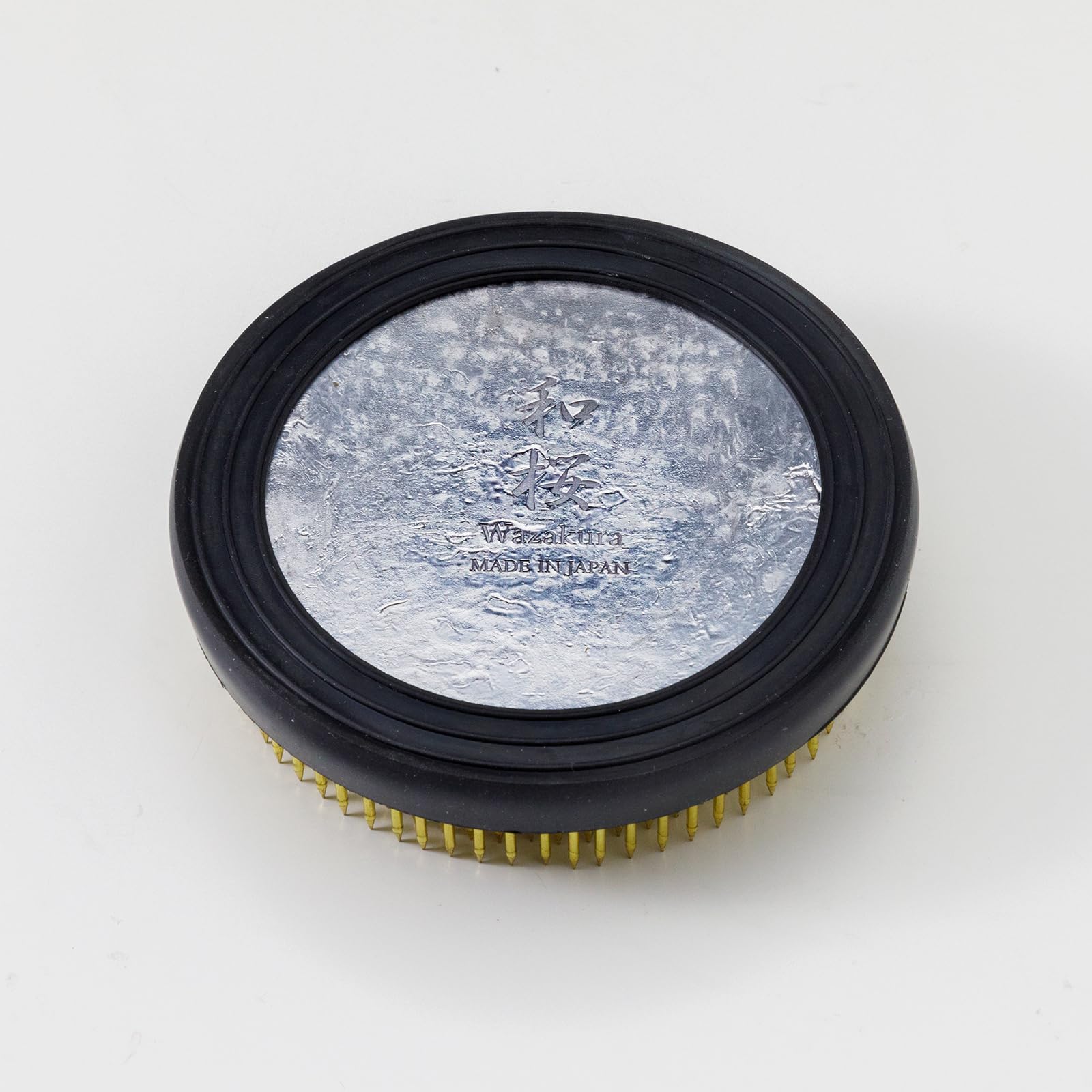 Wazakura Pique Fleurs Kenzan Japonais Rond en Laiton Pour Ikebana et Arrangements Floraux - 90 mm Fabriqué au Japon, pour Vase et Récipient