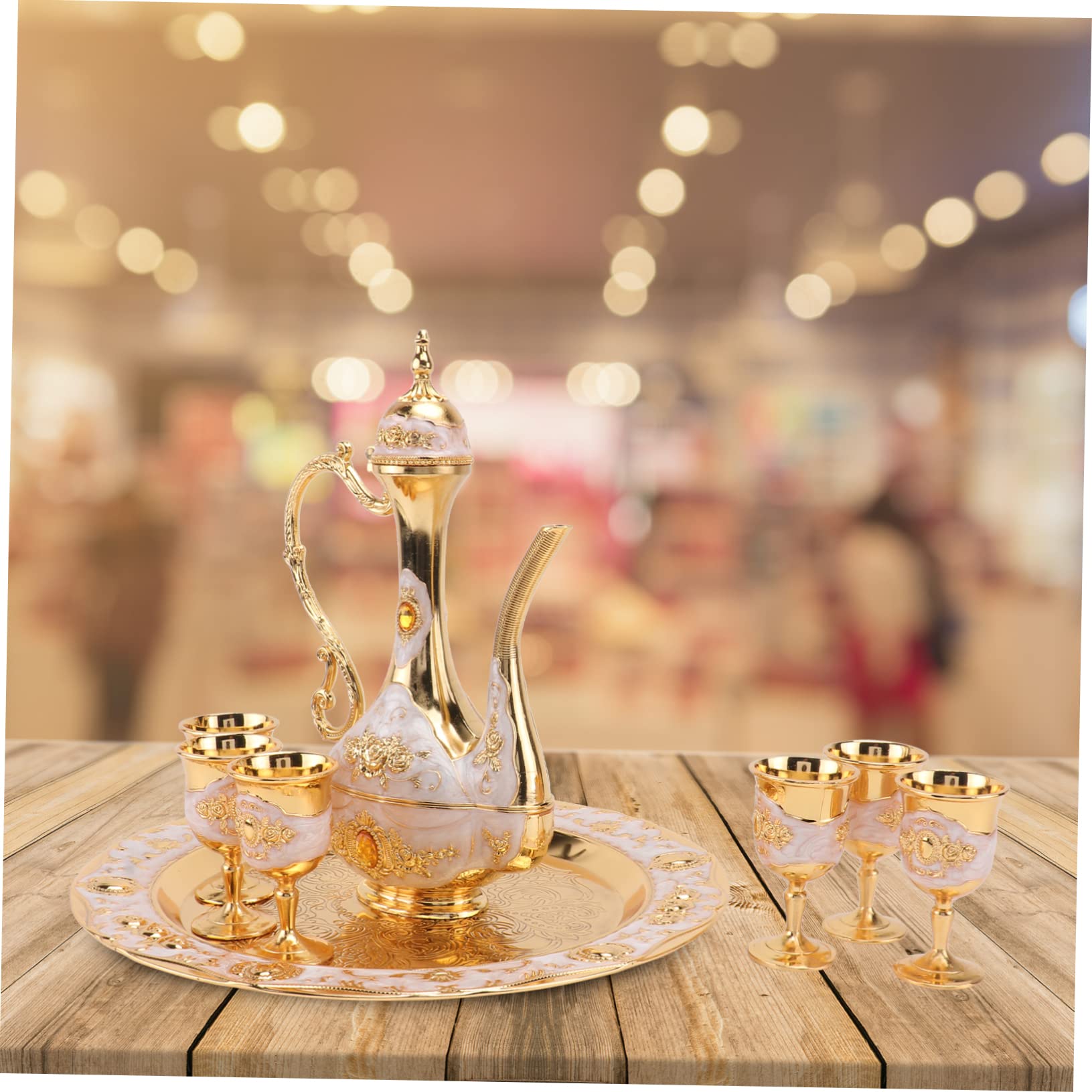 Mikinona Juego de Vino Decorativo para Bodas y Fiestas, 1 Set con Bandeja, Metal Dorado, Acabado Suave y Grabado a Mano, Adorno de Mesa
